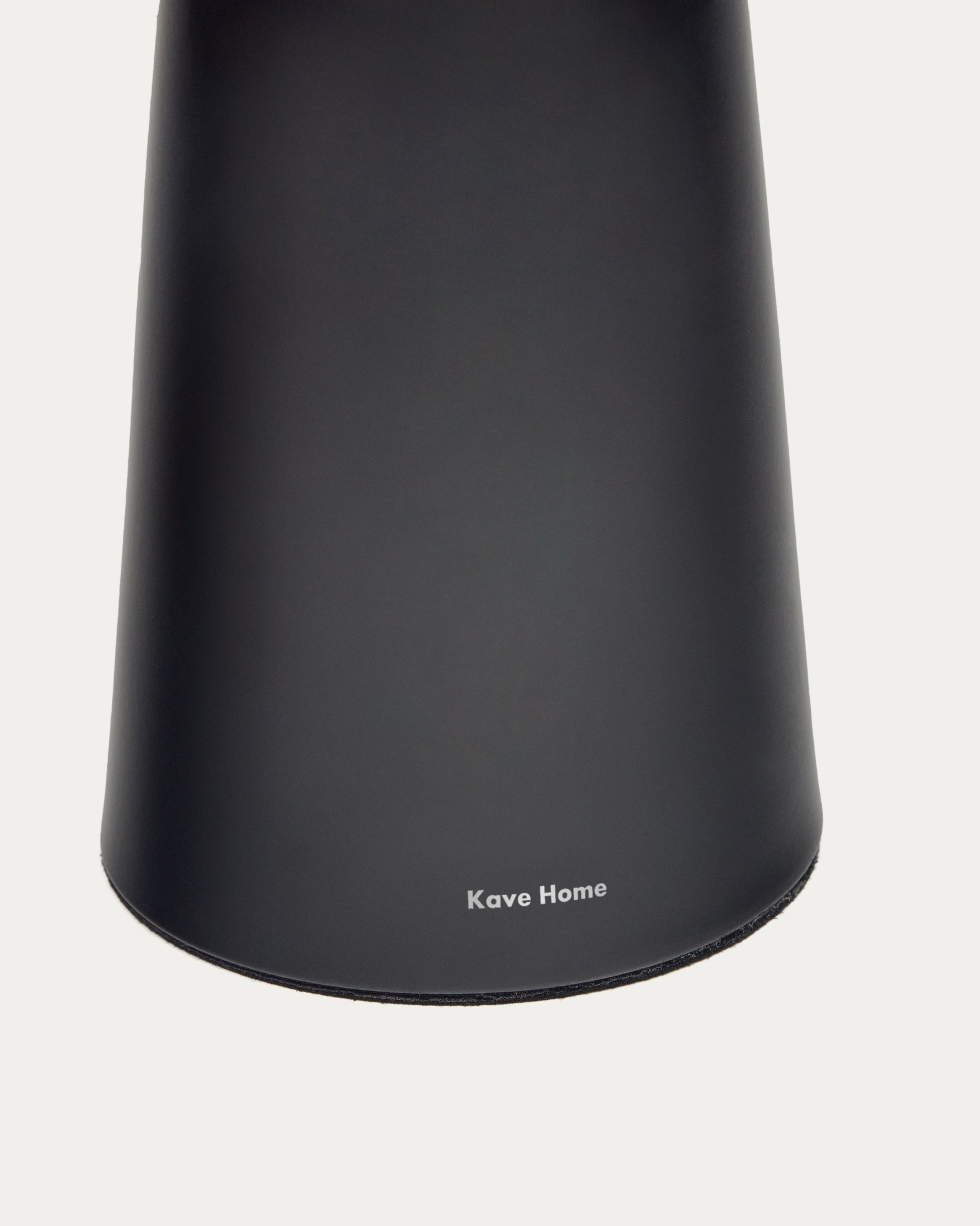 Arenys large outdoor metal table lamp in a black painted finish - Detail