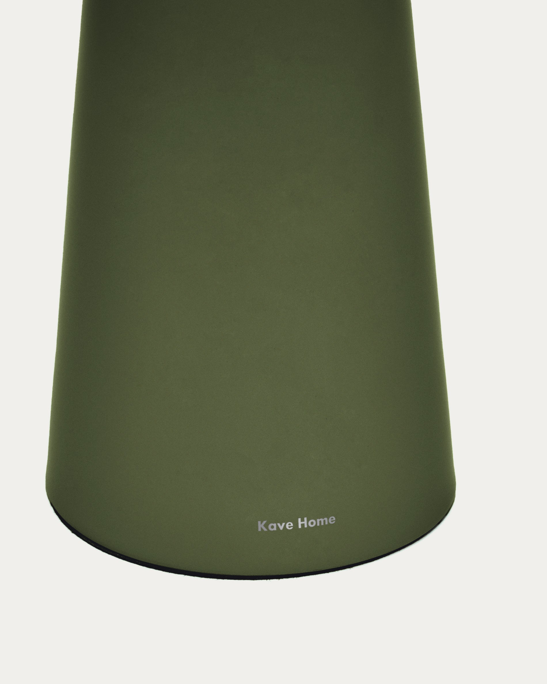 Arenys large outdoor metal table lamp in a green painted finish - Detail