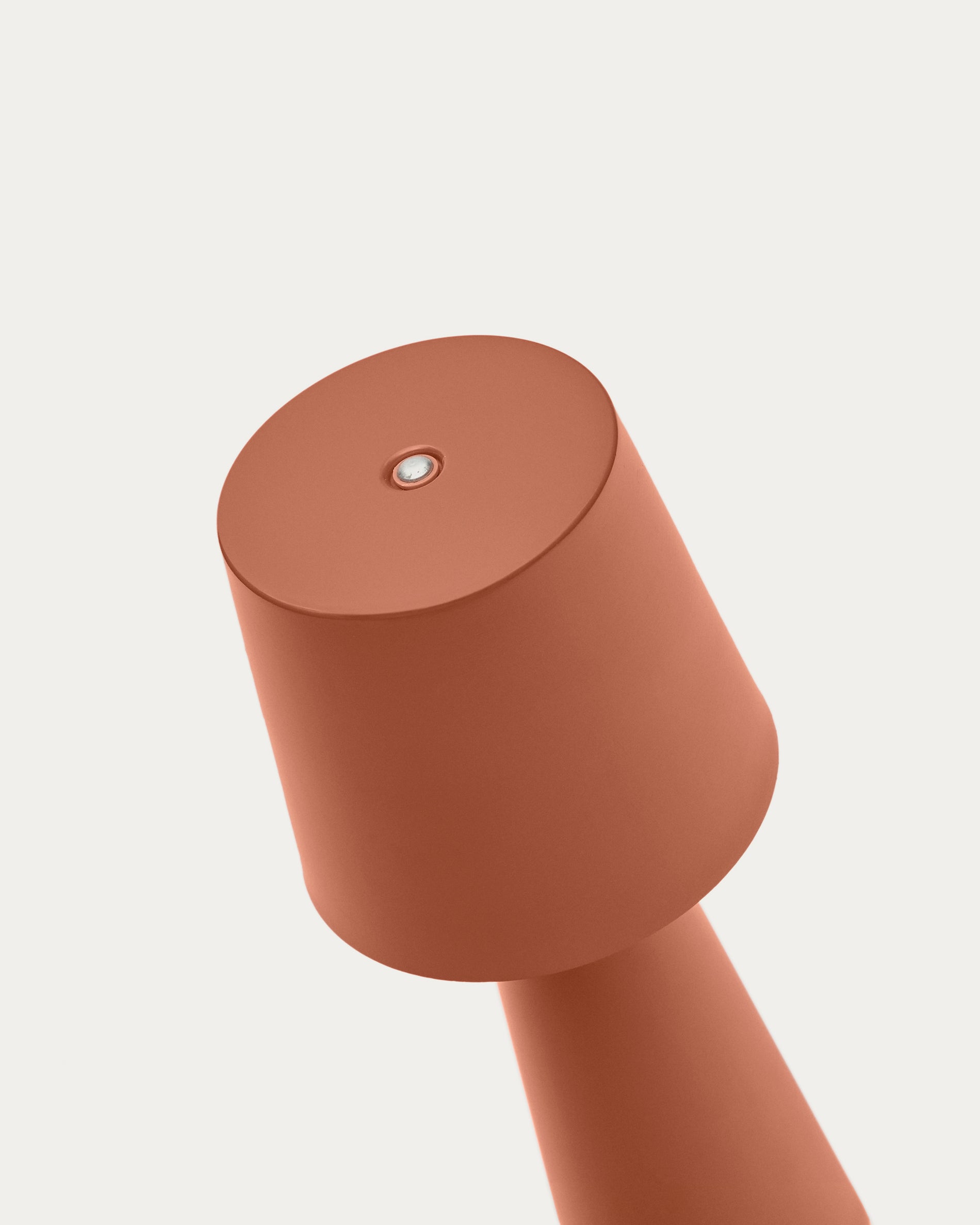 Arenys small outdoor metal table lamp in a terracotta painted finish - Detail