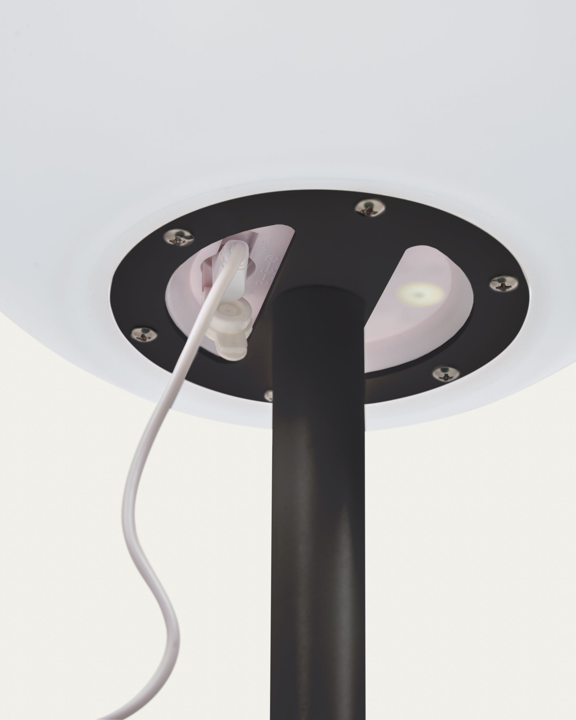 Dinesh outdoor table lamp in black aluminium 40 cm - Detail