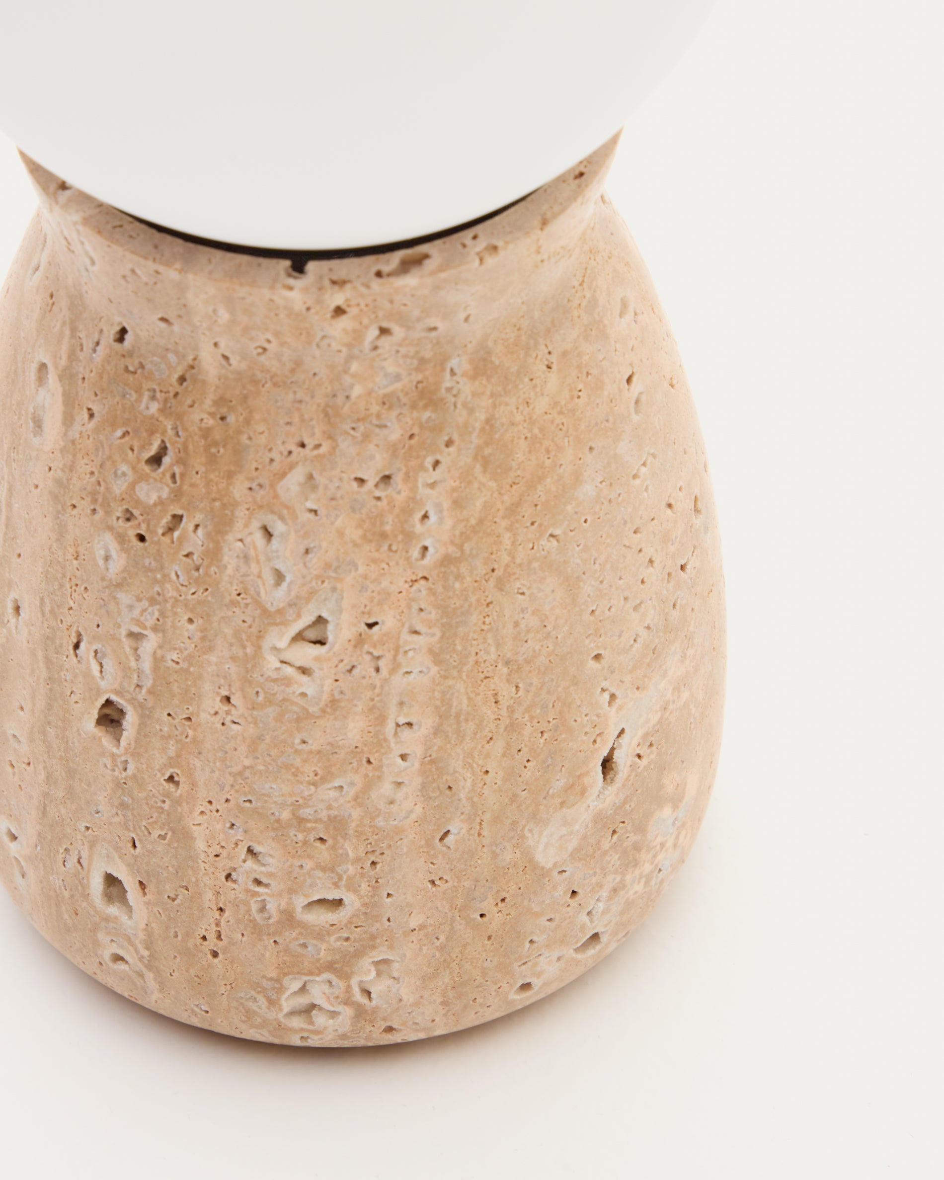 Okeni table lamp made of travertine and glass - Detail