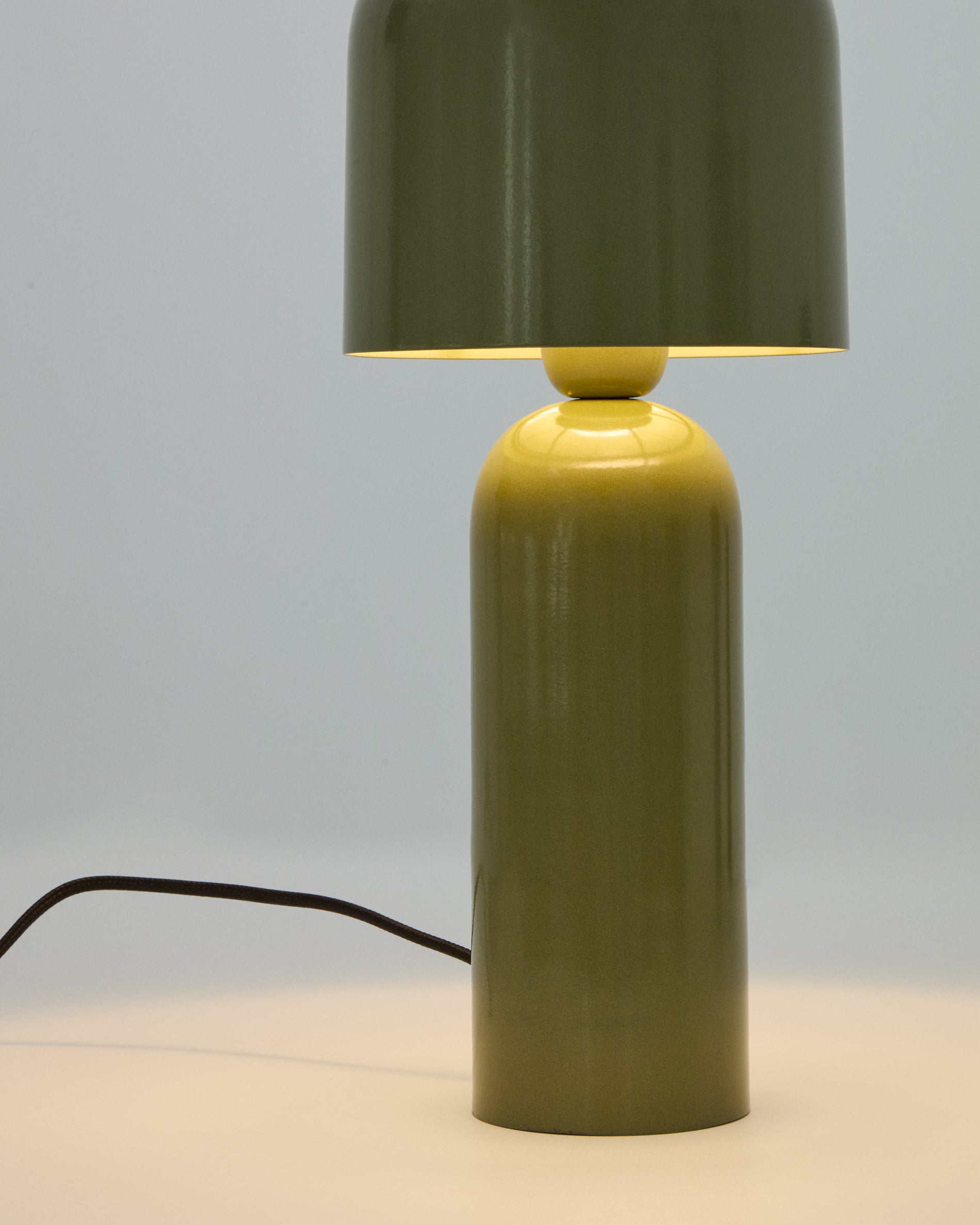Monze table lamp in green painted metal - Detail
