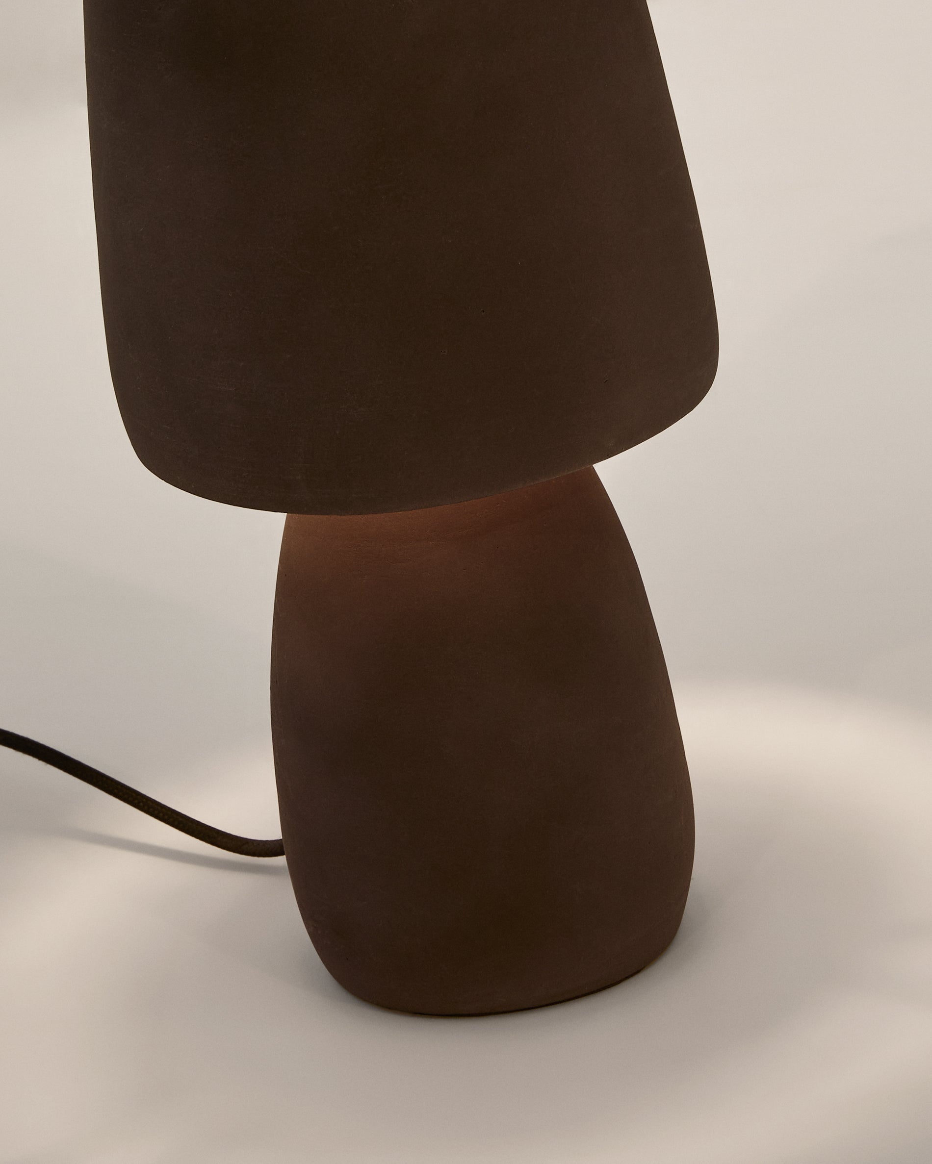 Tandy brown terracotta table lamp - Detail