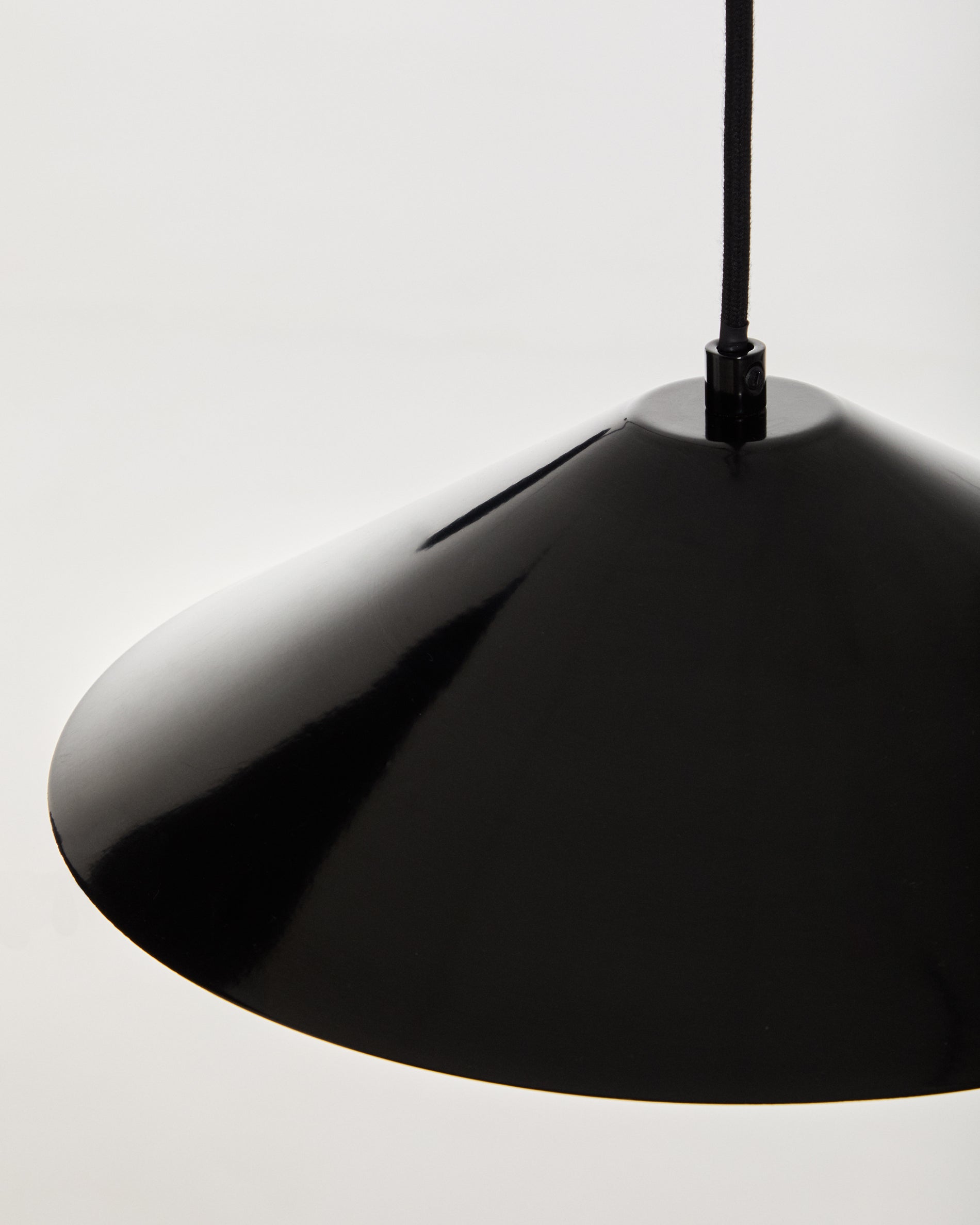 Kally wall lamp in a black painted finish - Detail