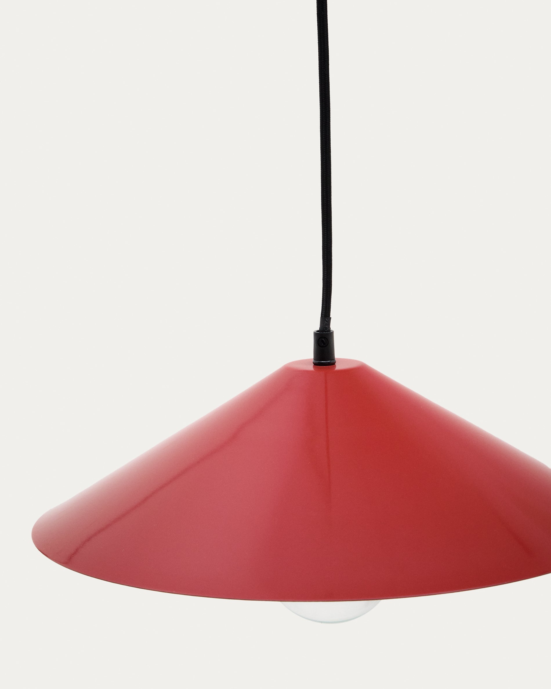 Kally wall lamp in a red painted finish - Detail