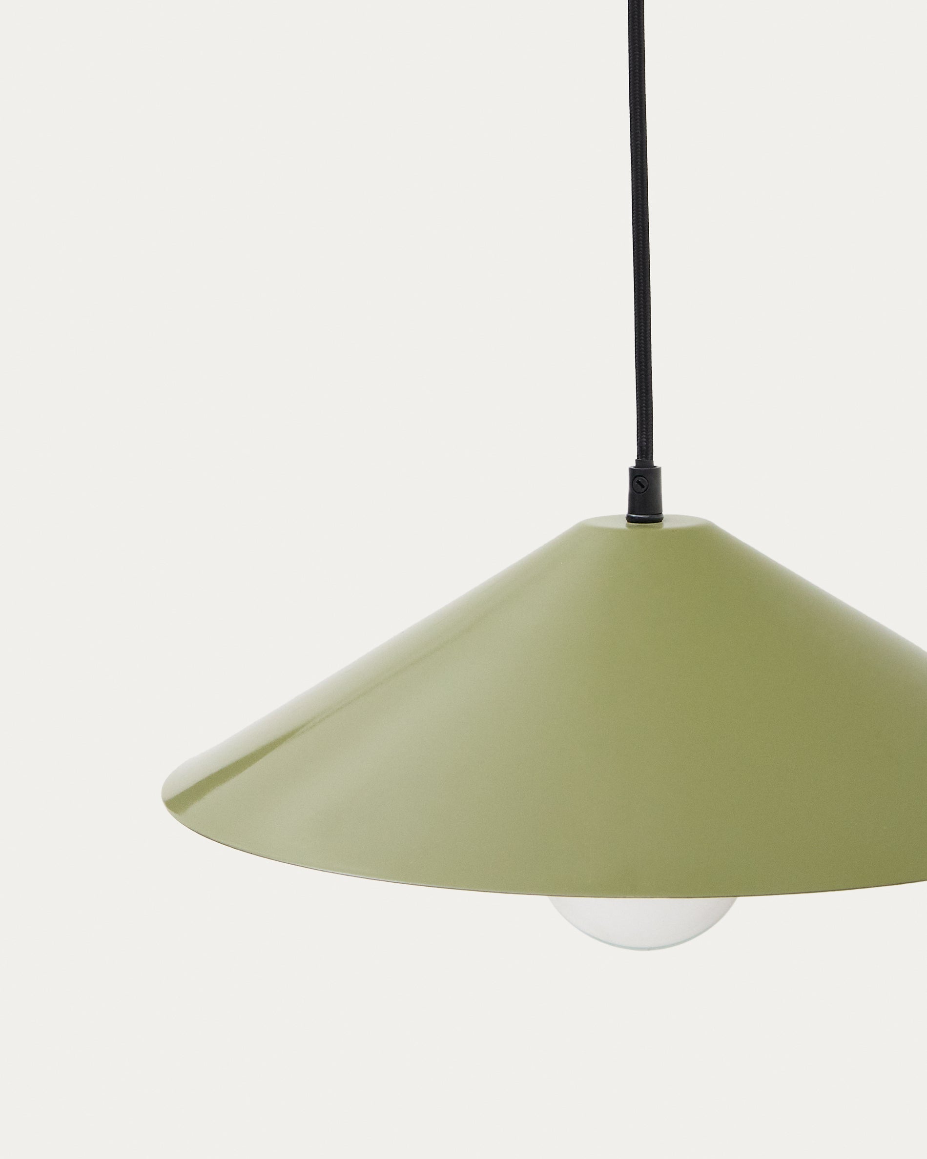 Kally wall lamp in a green painted finish - Detail