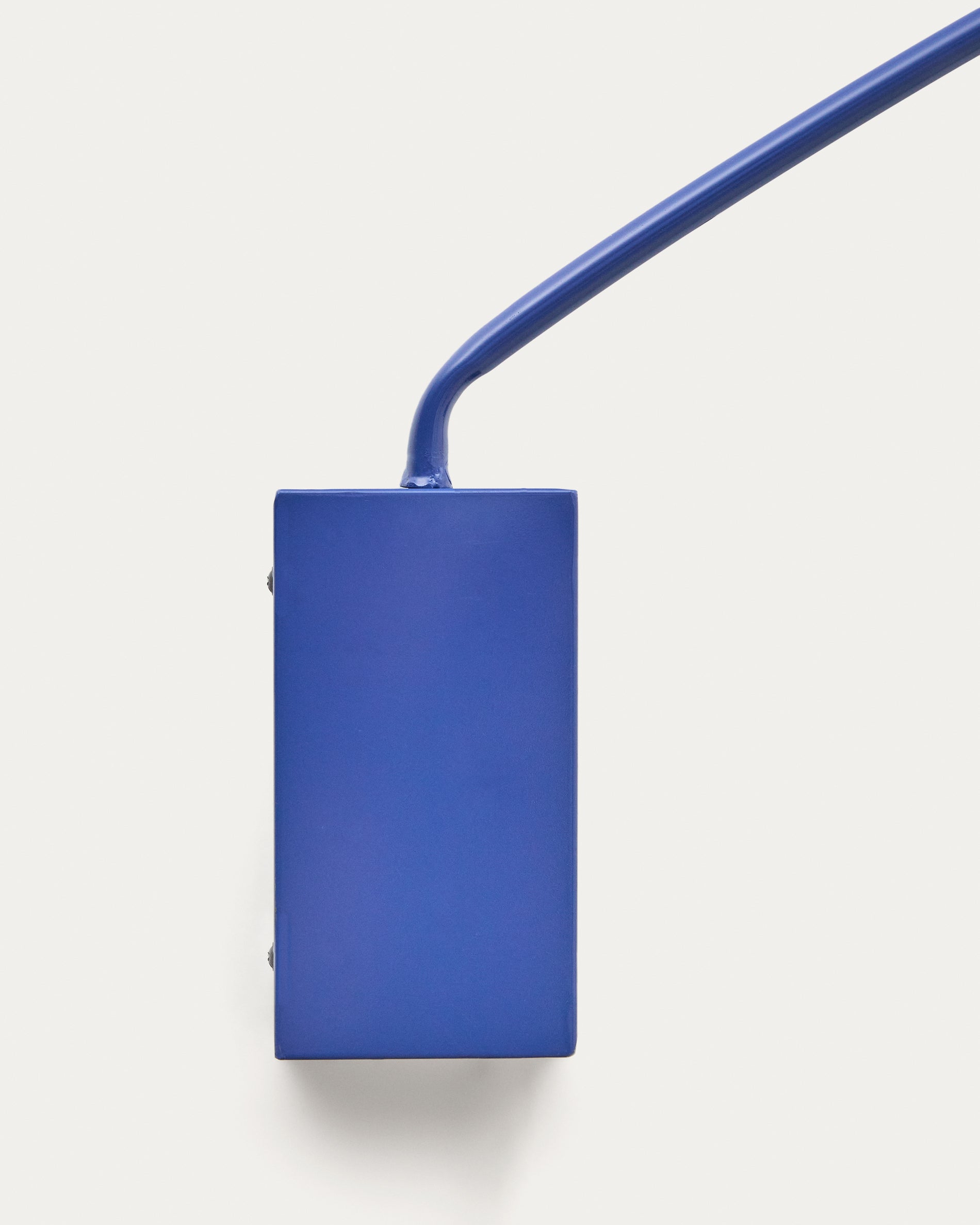 Kally wall lamp in a blue painted finish - Detail