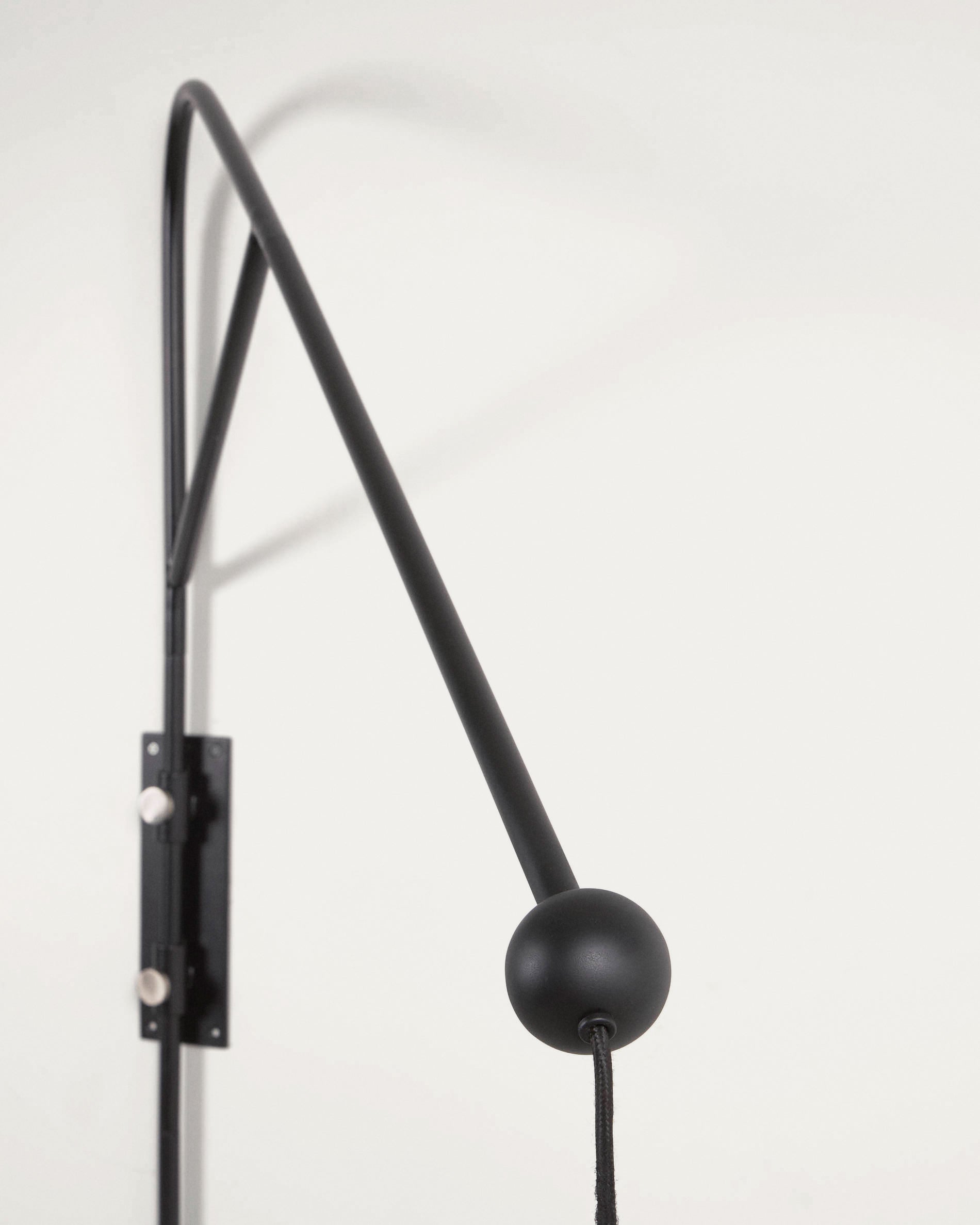 Eleazar wall light in metal with black painted finish - Detail