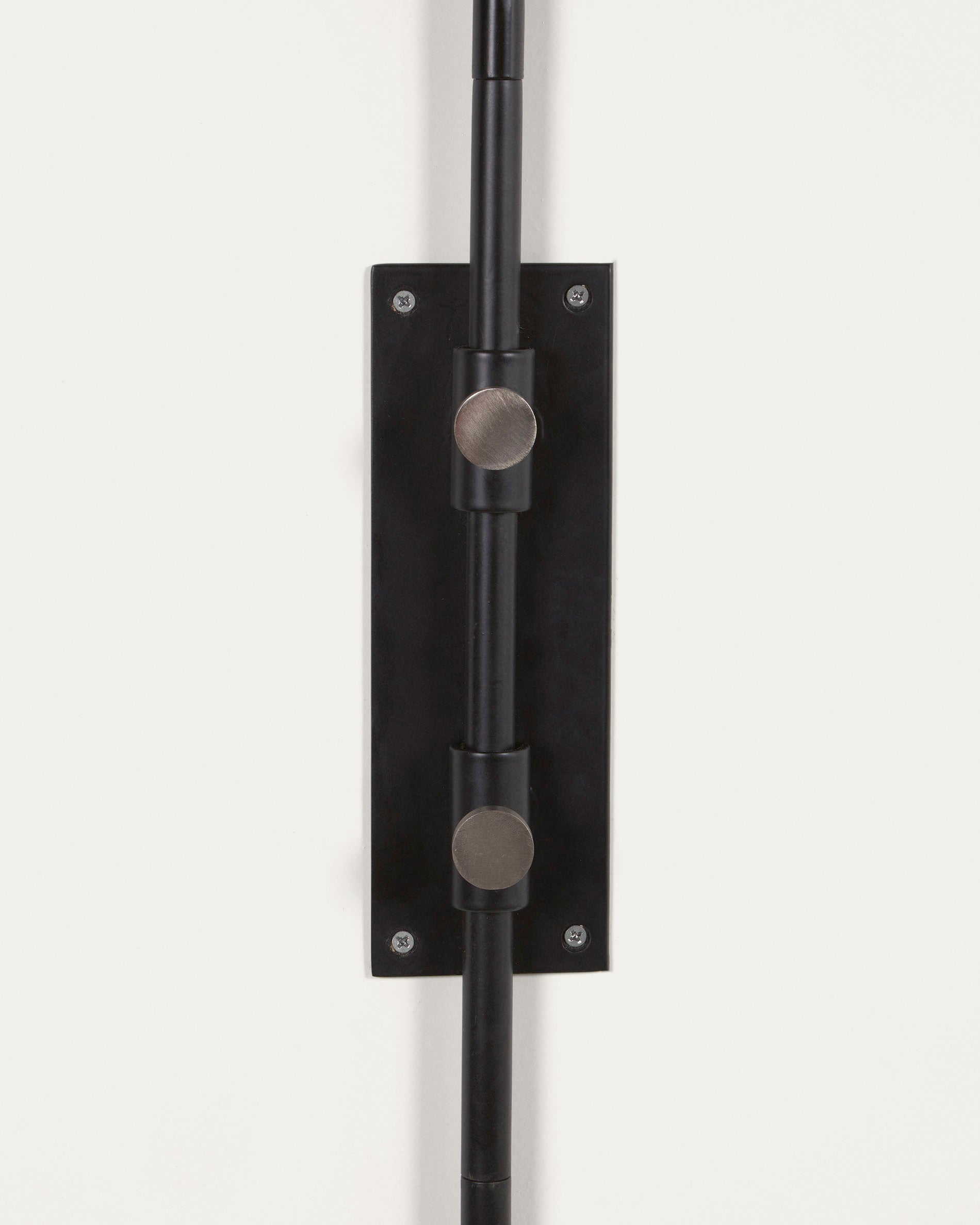 Eleazar wall light in metal with black painted finish - Detail