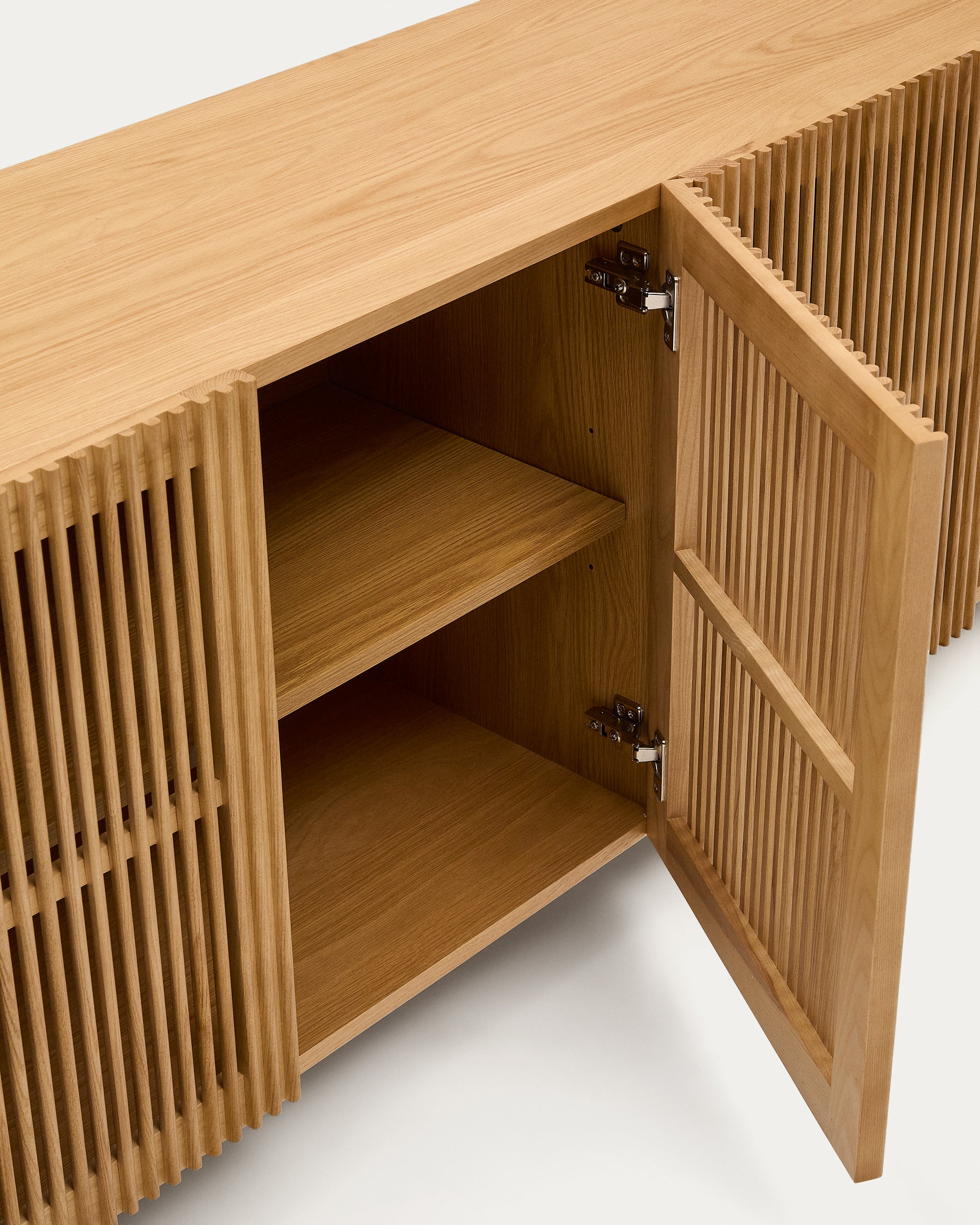Beyla 4-door sideboard in solid oak wood and oak veneer 180 x 71.5cm FSC 100% - Detail
