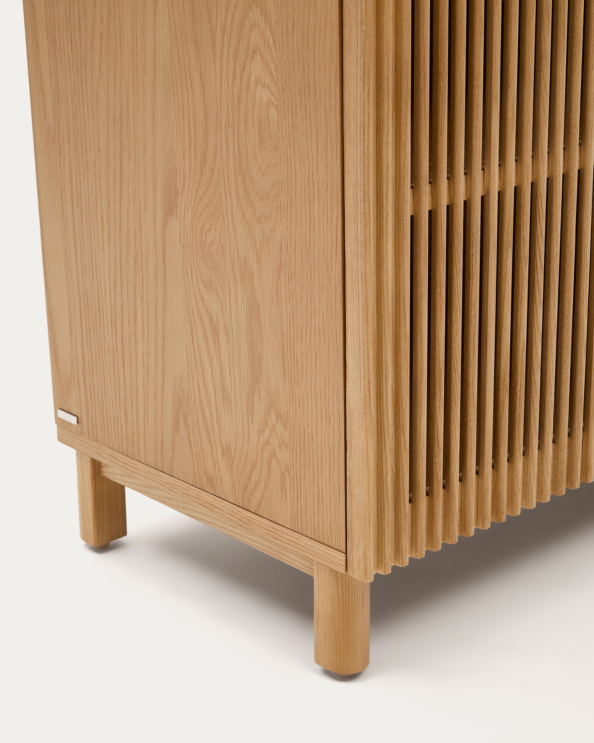 Beyla 4-door sideboard in solid oak wood and oak veneer 180 x 71.5cm FSC 100% - Detail