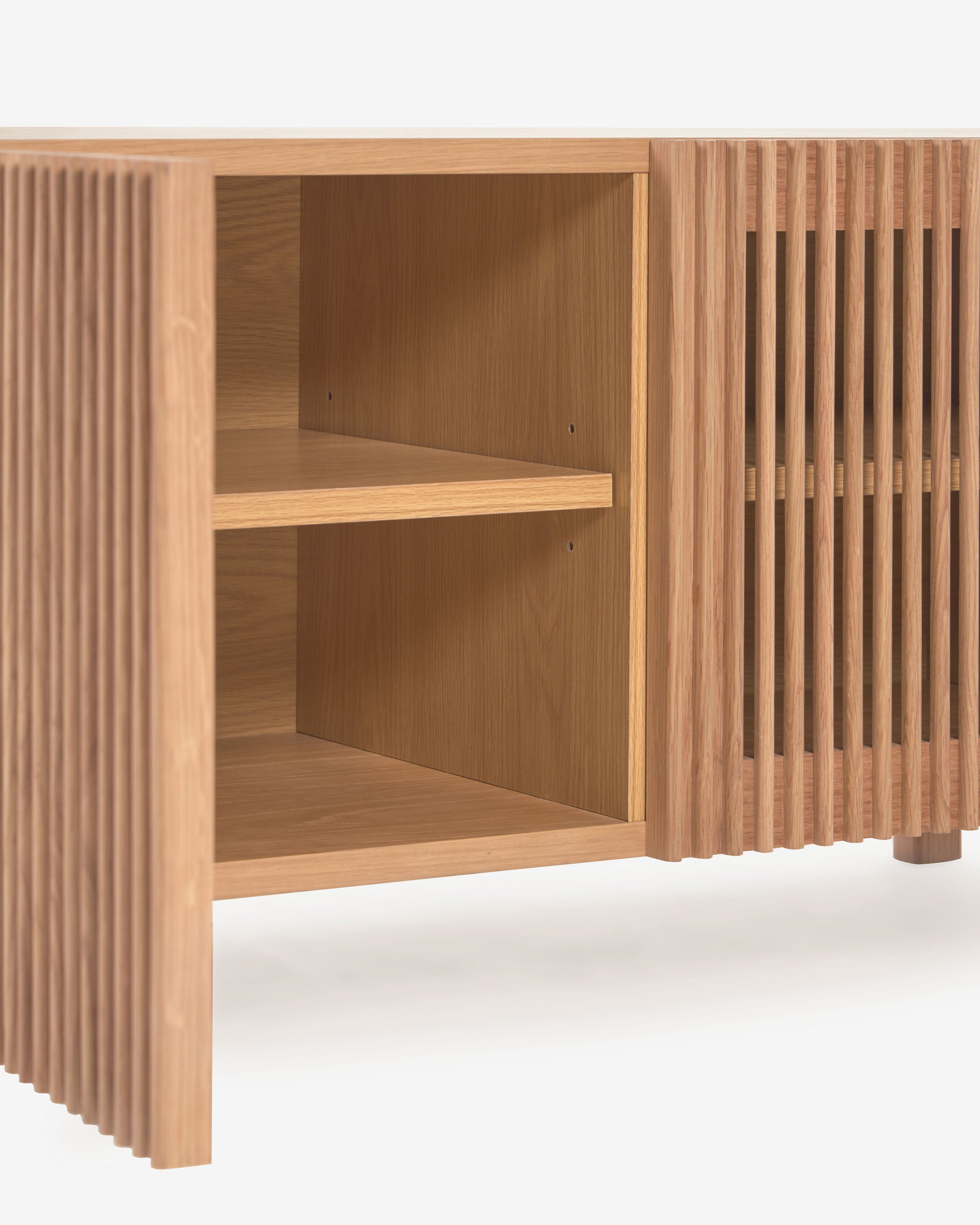 Beyla 2-door shoe rack in solid oak wood and oak veneer 98.5cm FSC 100% - Detail