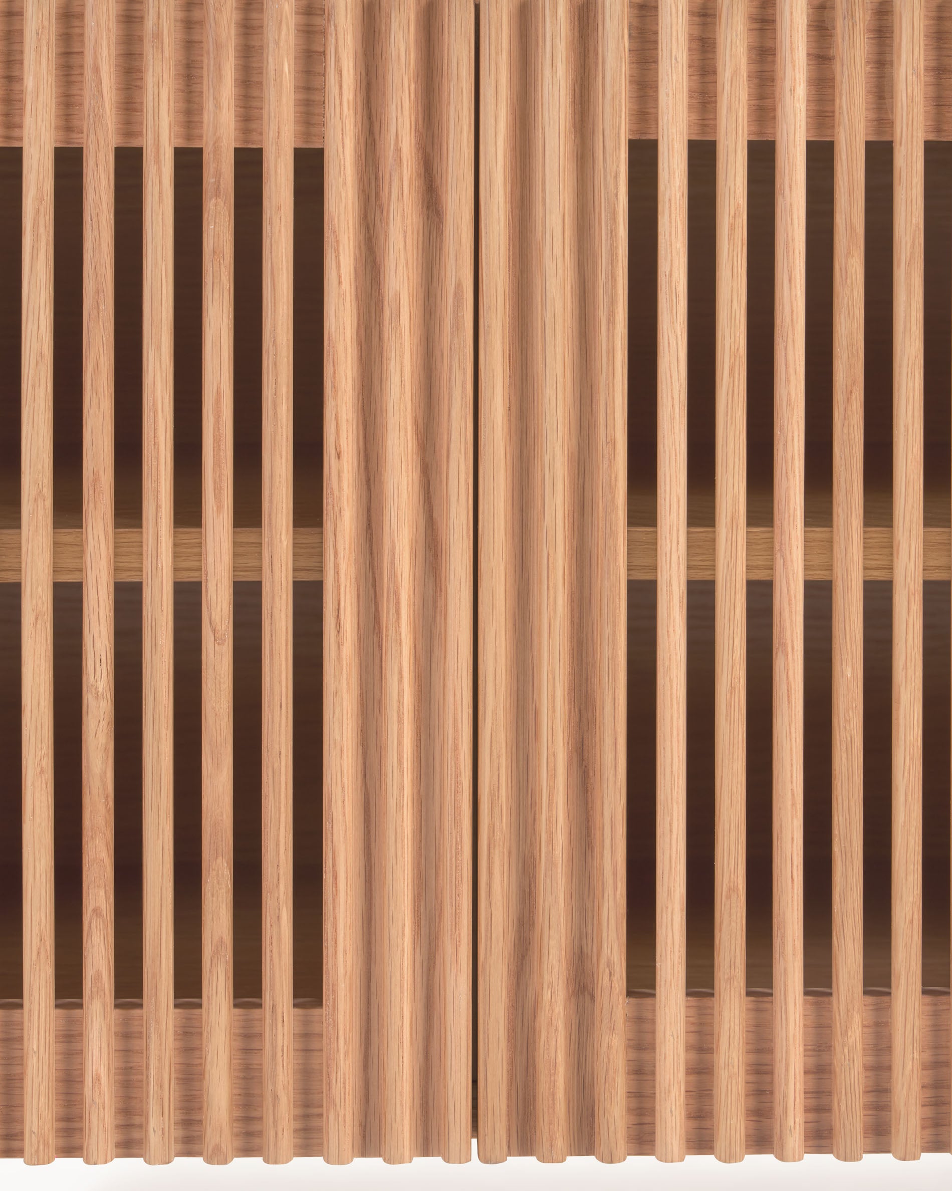 Beyla 2-door shoe rack in solid oak wood and oak veneer 98.5cm FSC 100% - Detail