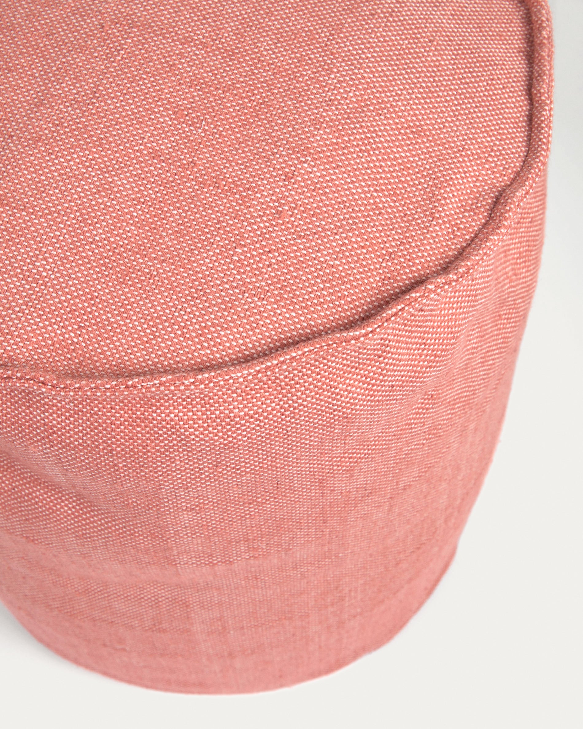 Isaura round 100% PET pouffe in terracotta Ø 40 cm - Detail