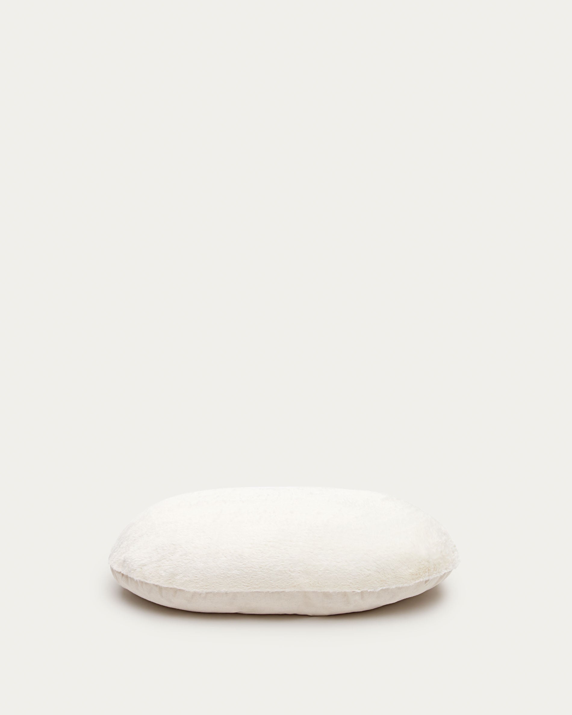 Codie portable pet cushion in white fur, Ø 60 x 10 cm - Product View