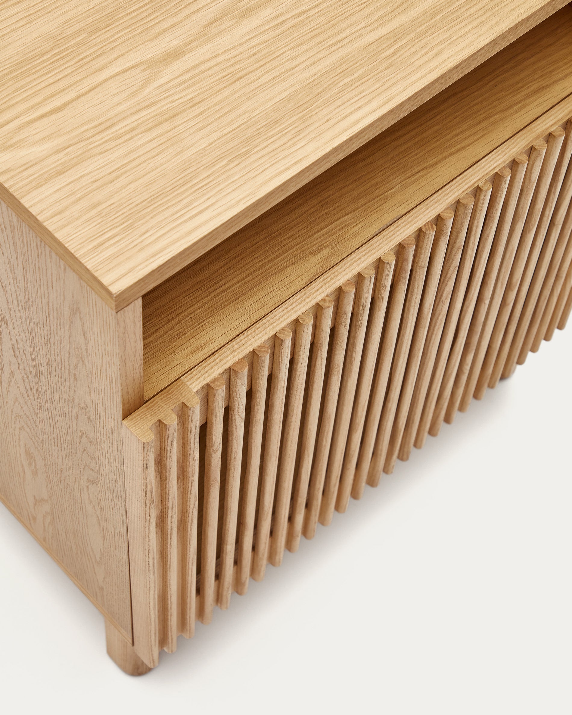 Beyla bedside table in solid oak wood and oak veneer 53 x 62cm FSC 100% - Detail