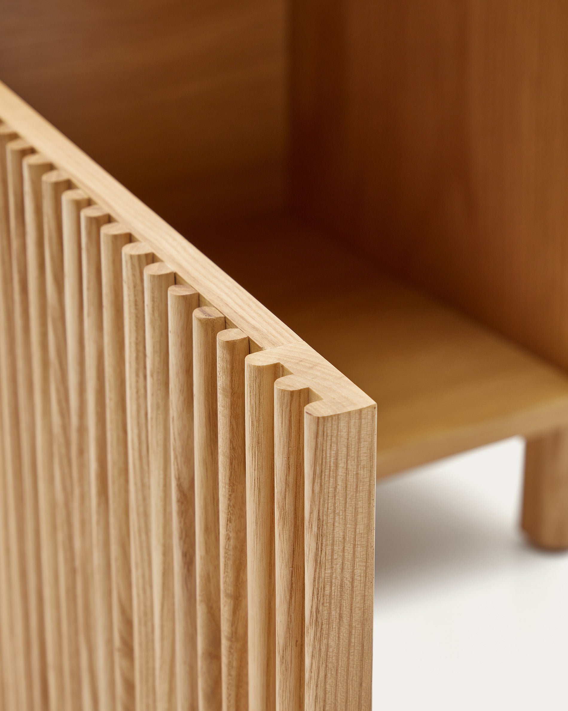 Beyla bedside table in solid oak wood and oak veneer 53 x 62cm FSC 100% - Detail