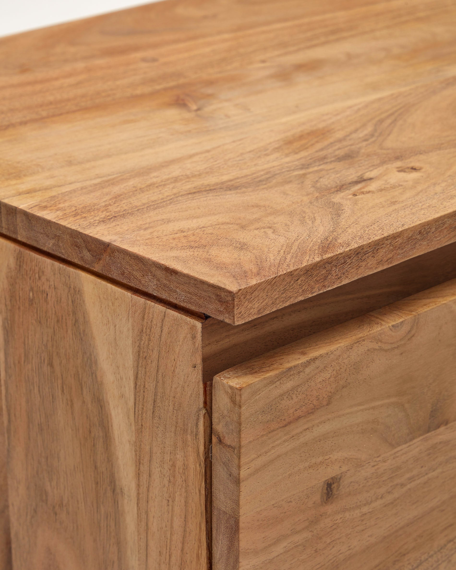 Uxue 4-door sideboard in solid acacia wood with bleached finish 200 x 88cm - Detail