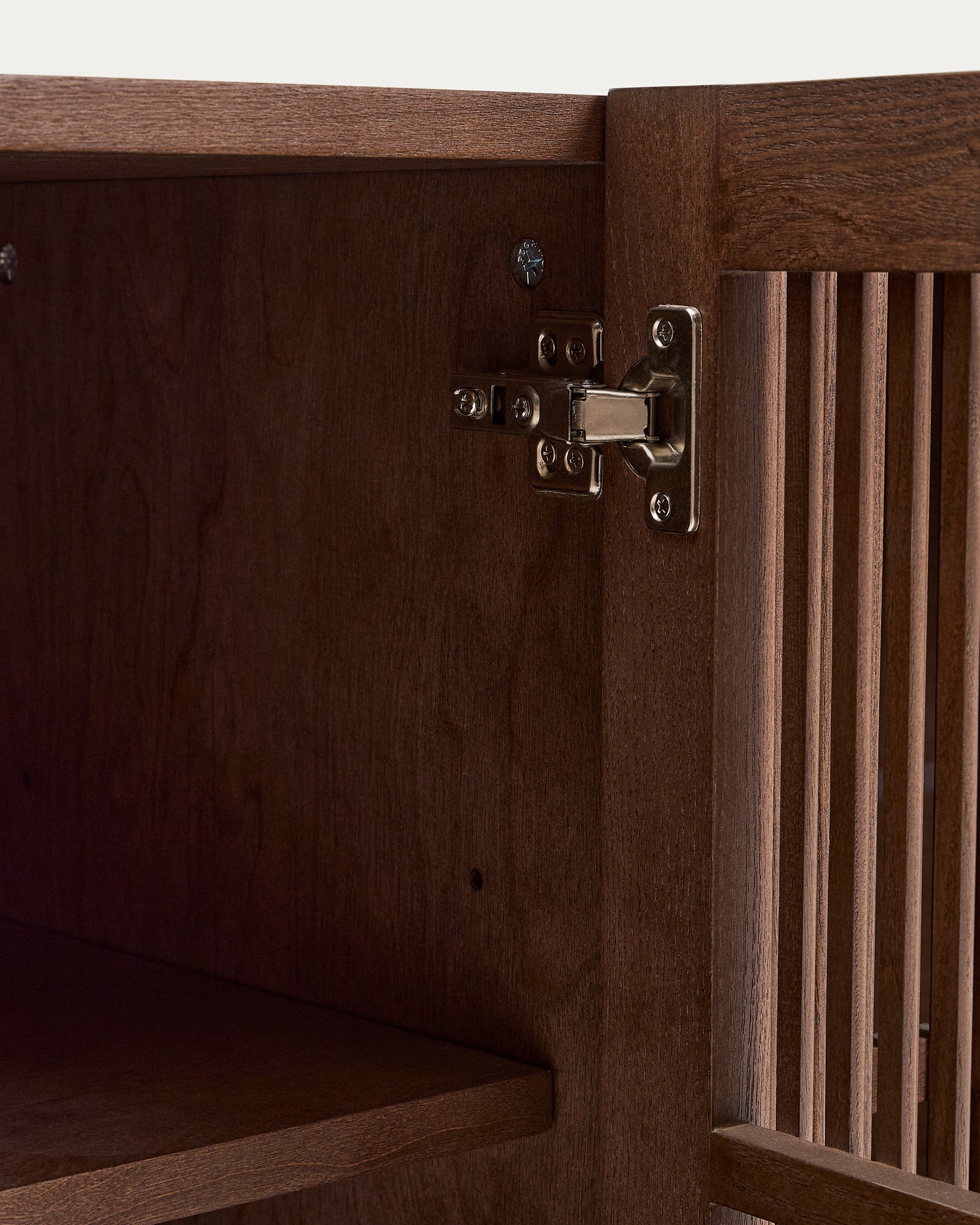 Beyla sideboard in ash veneer and solid ash wood with walnut finish 181 x 71.5cm FSC 100% - Detail