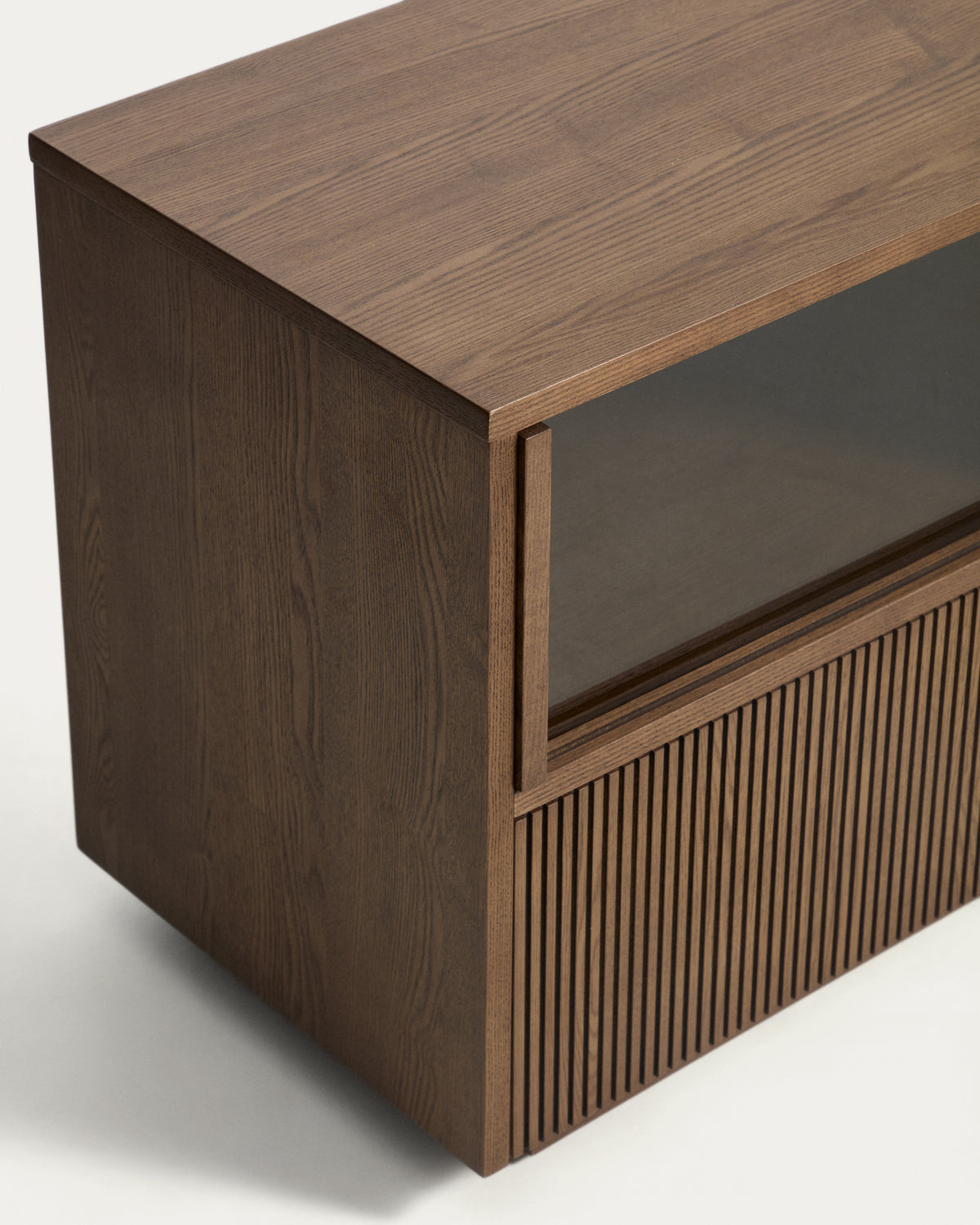 Helvine 4-drawer TV stand in ash veneer with walnut finish 242 x 53.5cm FSC 100% - Detail