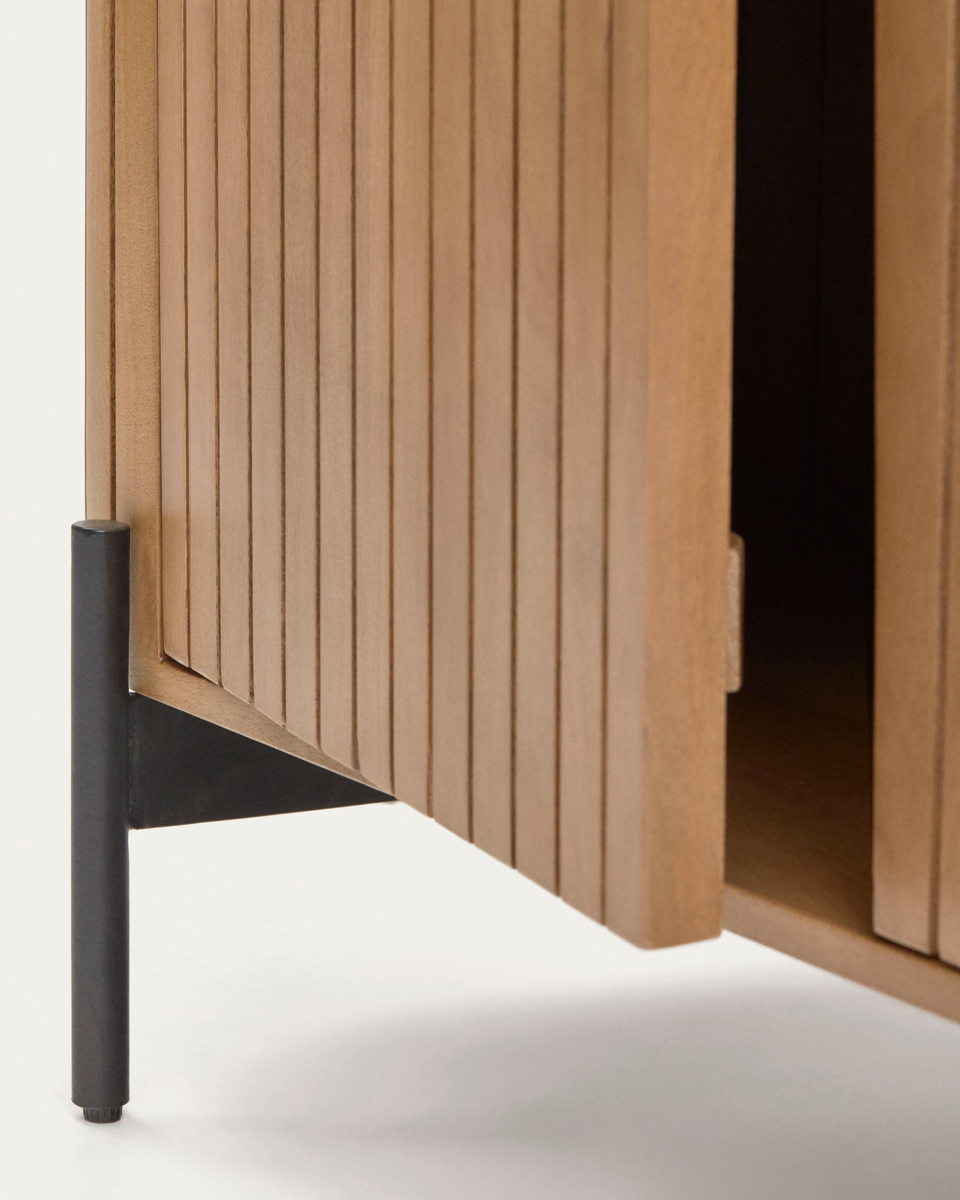 Licia sideboard with 2 doors made from solid mango wood and painted black metal 120 x 80cm - Detail