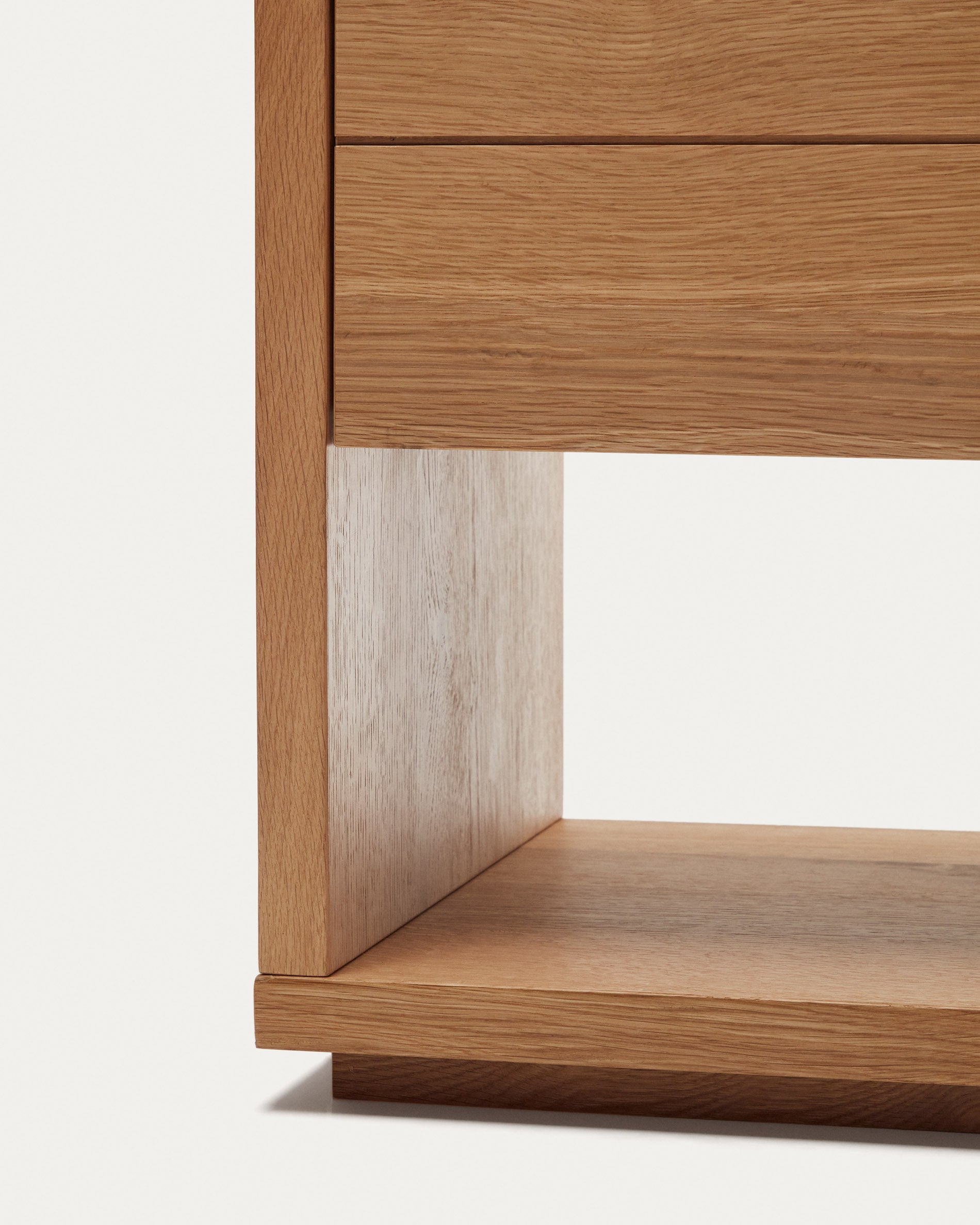 Alguema sideboard with 4 doors in oak veneer with natural finish, 200 x 74 cm - Detail