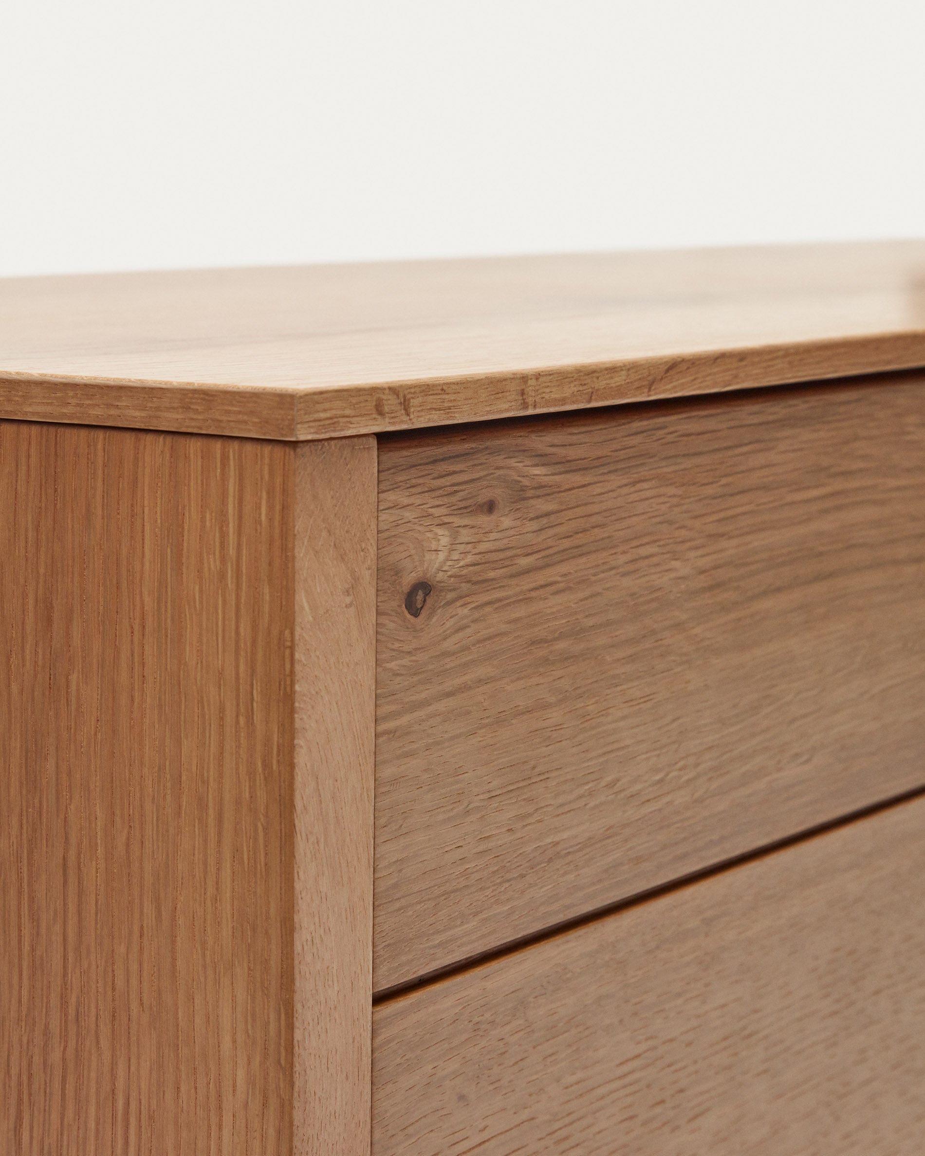 Alguema sideboard with 4 doors in oak veneer with natural finish, 200 x 74 cm - Detail