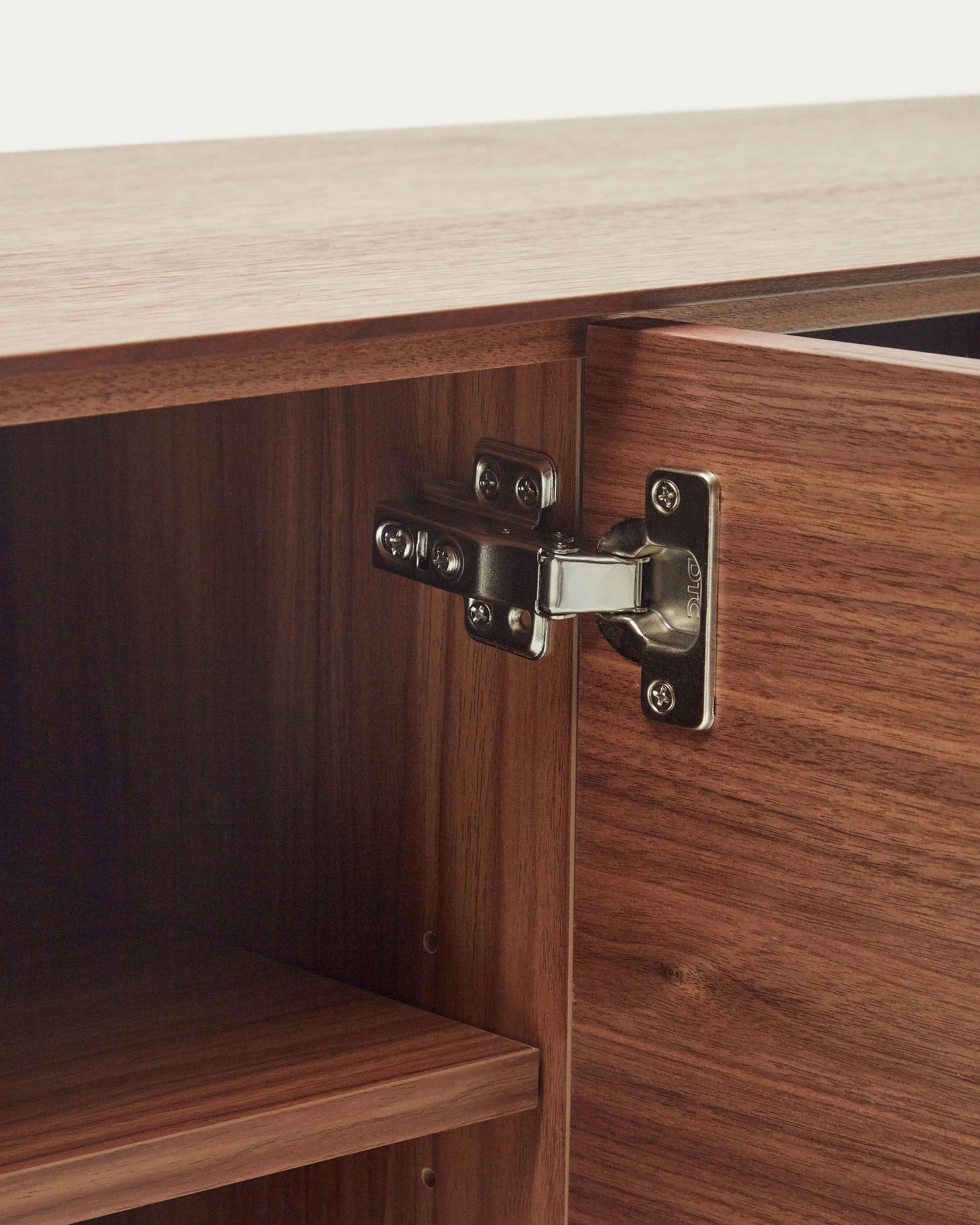 Vedrana 3 door sideboard in walnut veneer with steel legs, 195 x 80 cm - Detail