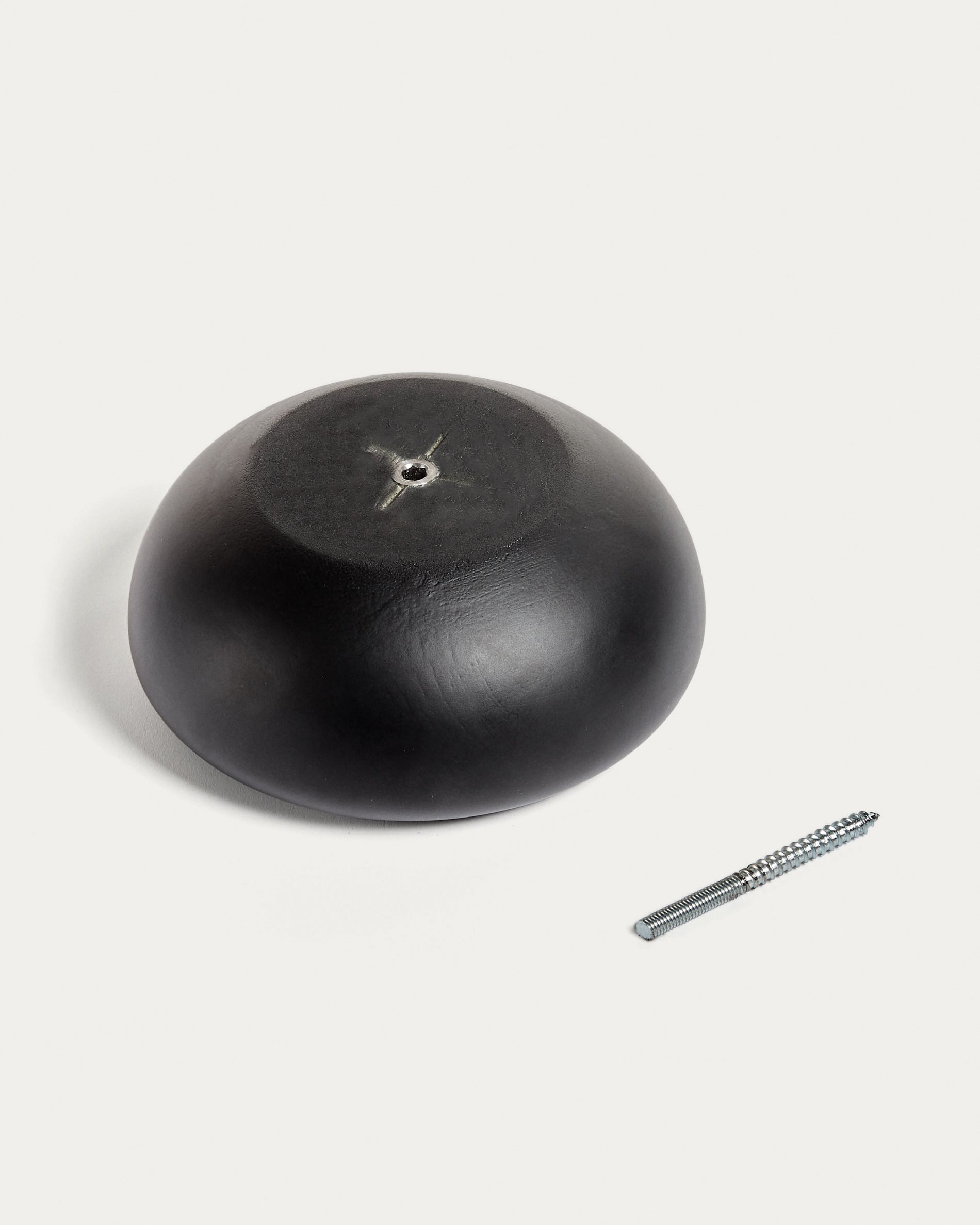 Nadue set of 3 solid beech wood wall hooks with a black finish - Detail