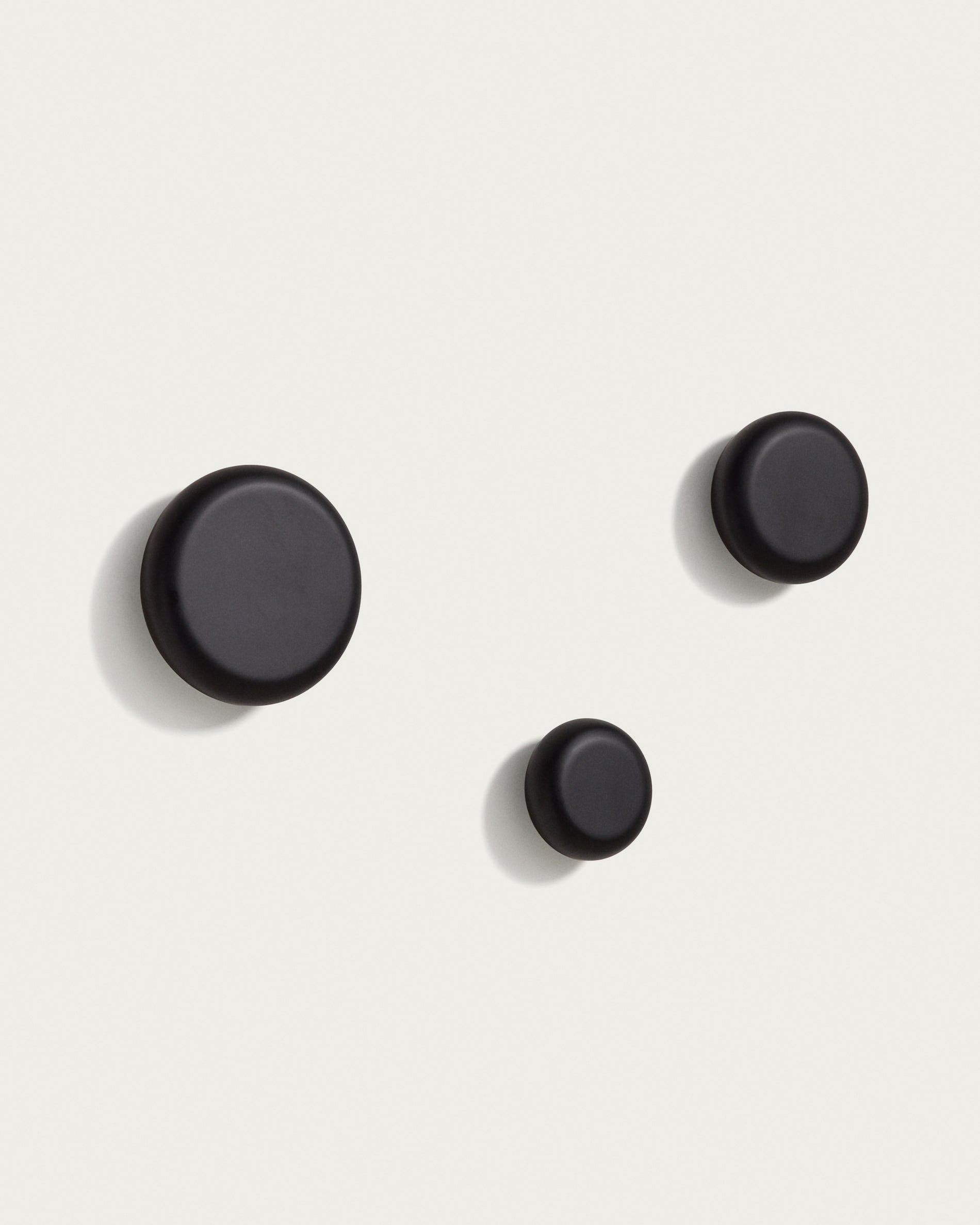 Nadue set of 3 solid beech wood wall hooks with a black finish - Product View
