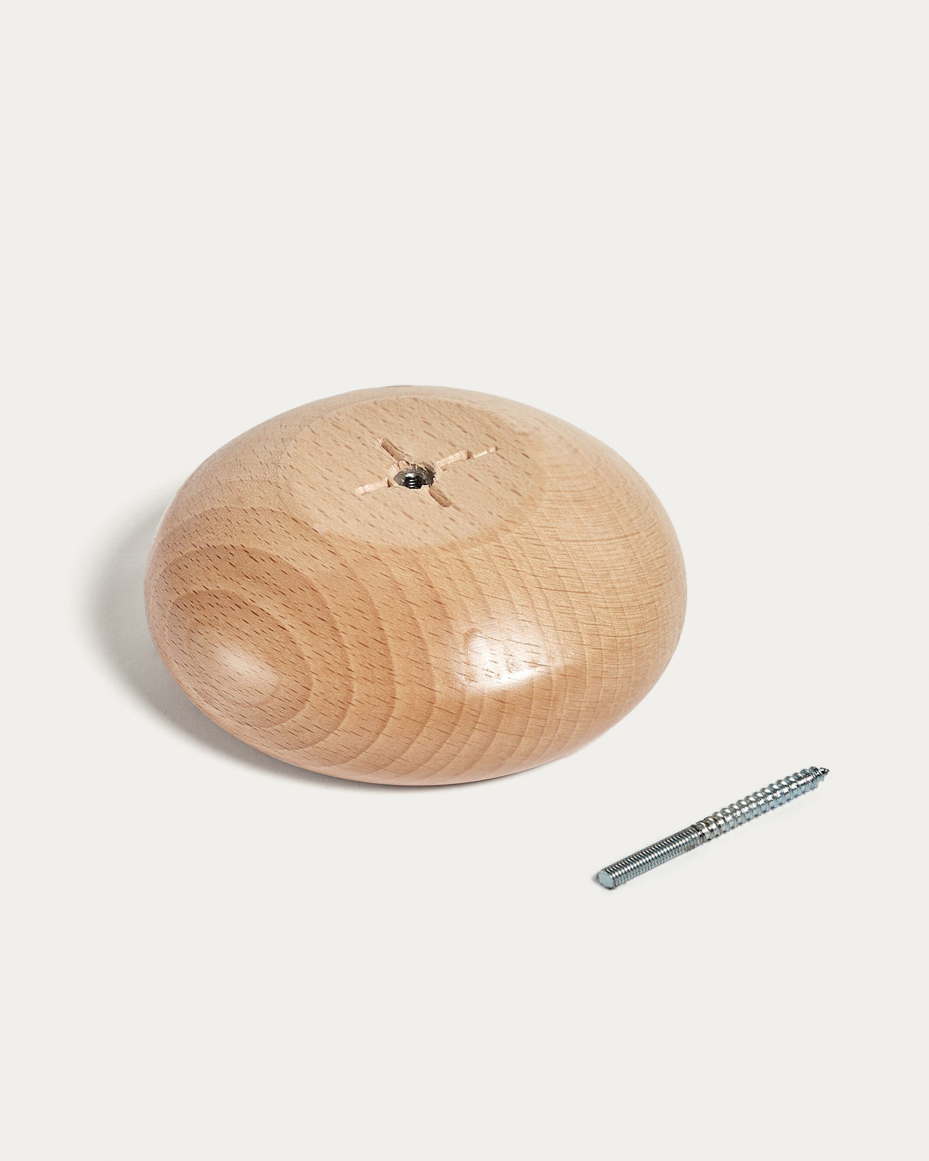 Nadue set of 3 solid beech wood wall hooks with a natural finish - Detail