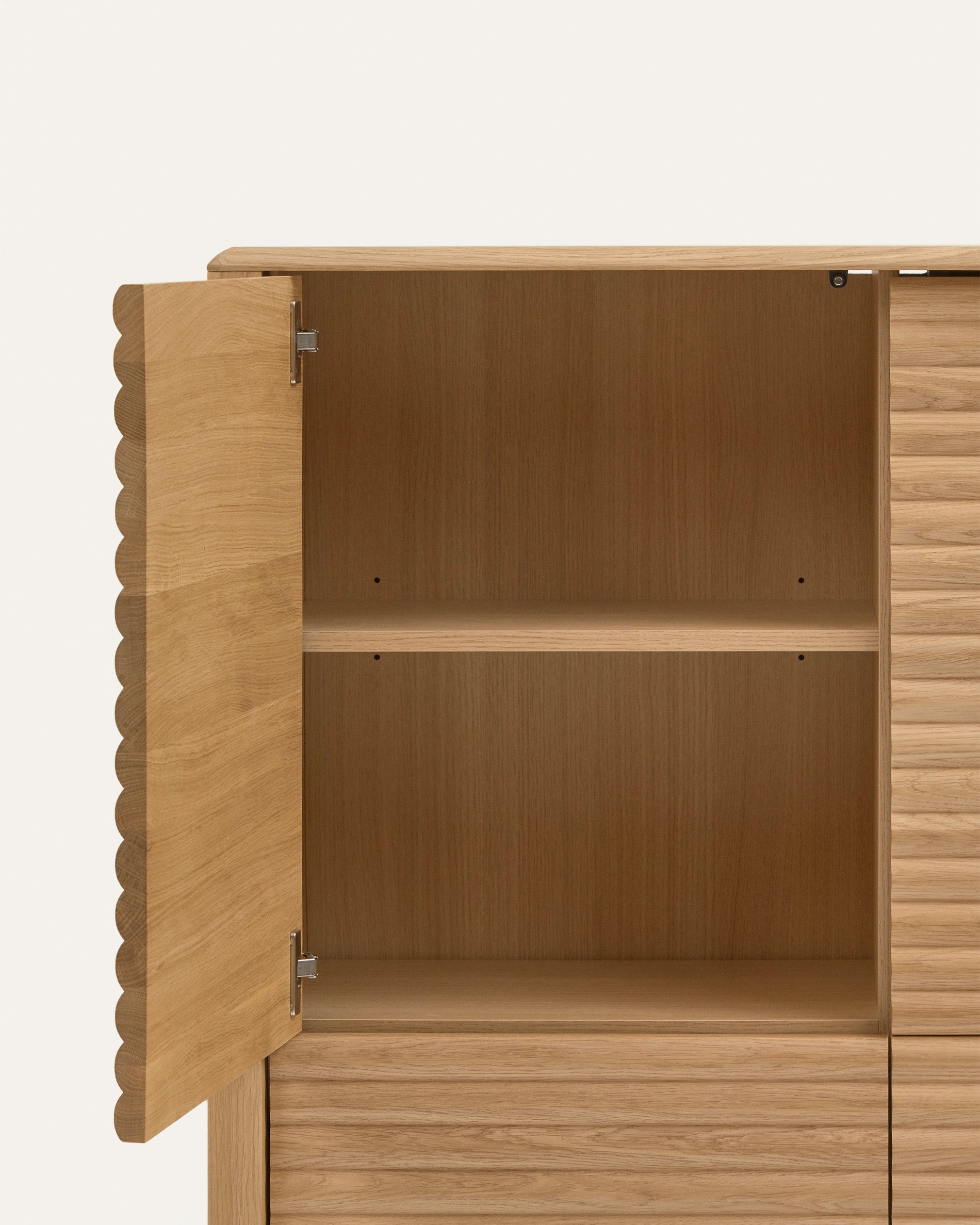 Lenon tall console with 4 oak wood doors and an oak veneer, 104.5 x 144 cm FSC MIX Credit - Detail