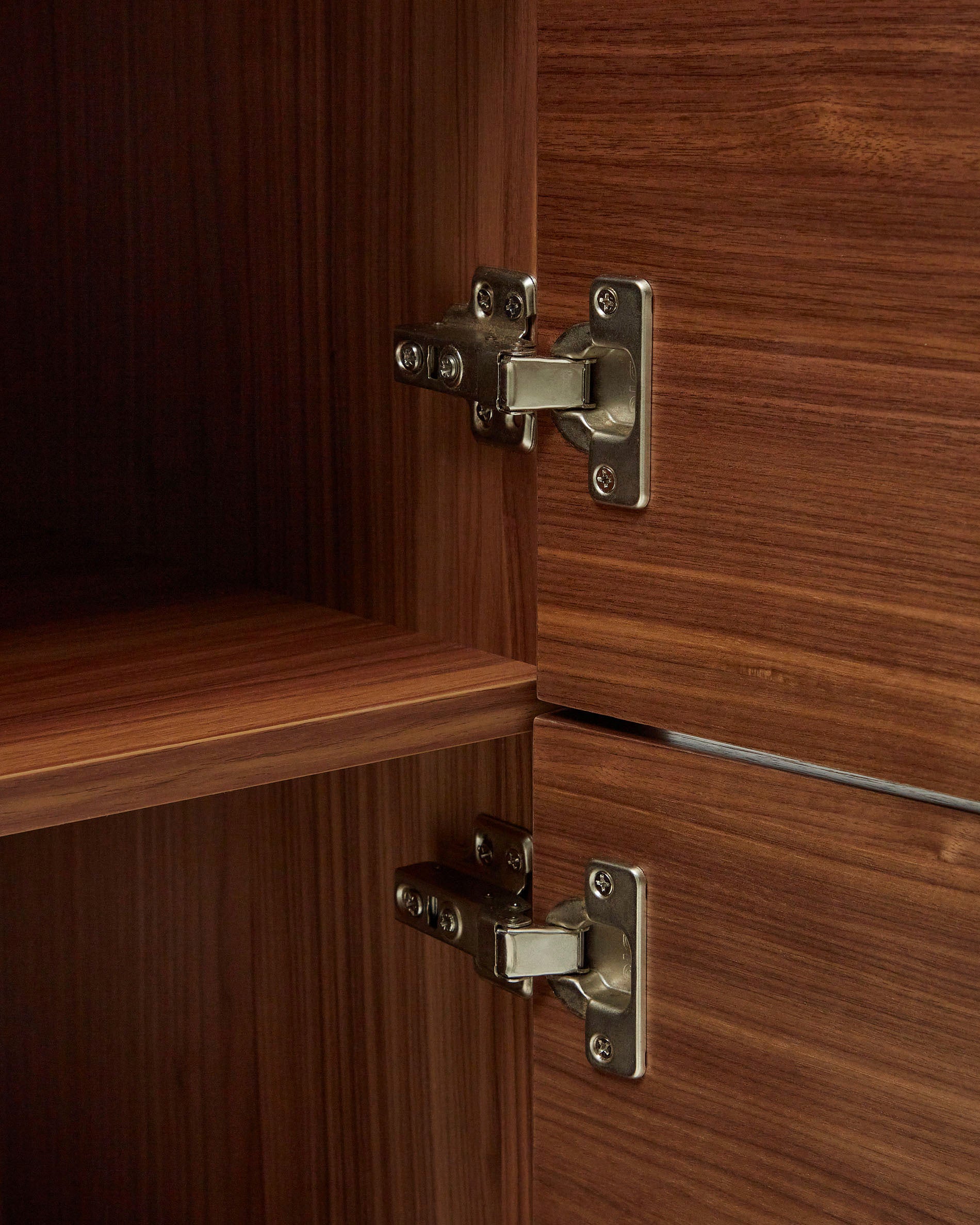 Vedrana 4 door tall sideboard in walnut veneer with steel legs, 97.5 x 160 cm - Detail