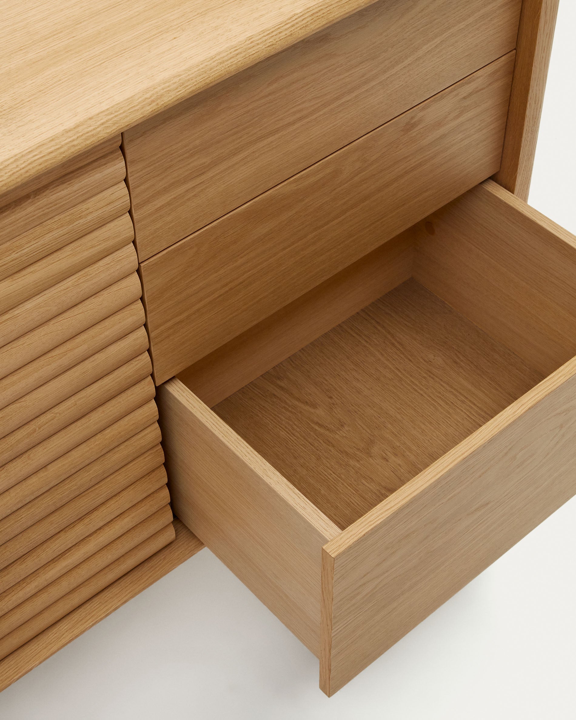 Lenon sideboard with 1 door and 3 drawers, made from oak wood and veneer, 105 x 85 cm FSC MIX Credit - Detail