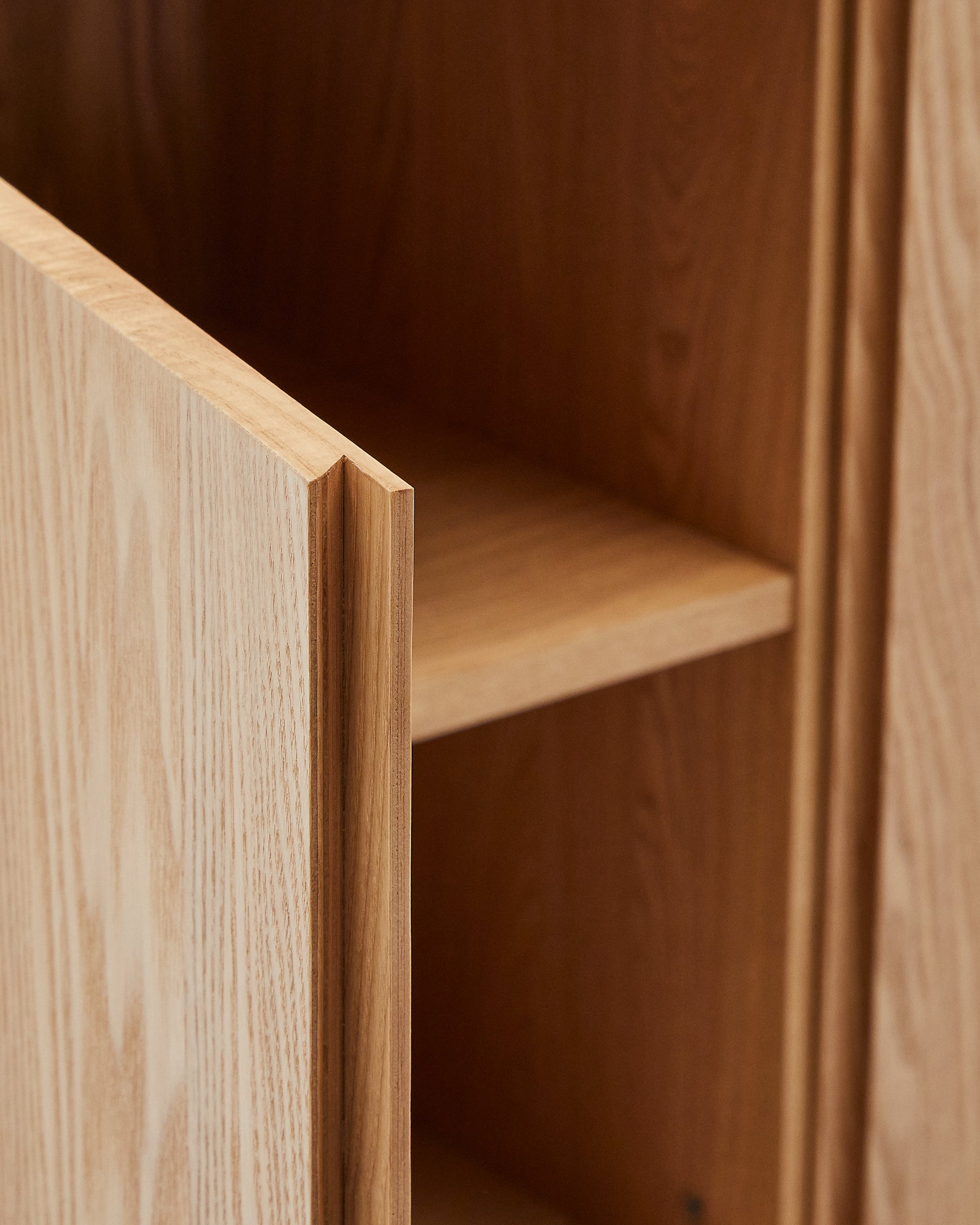Salaya sideboard in ash plywood FSC Mix Credit, 200 cm x 79 cm - Detail