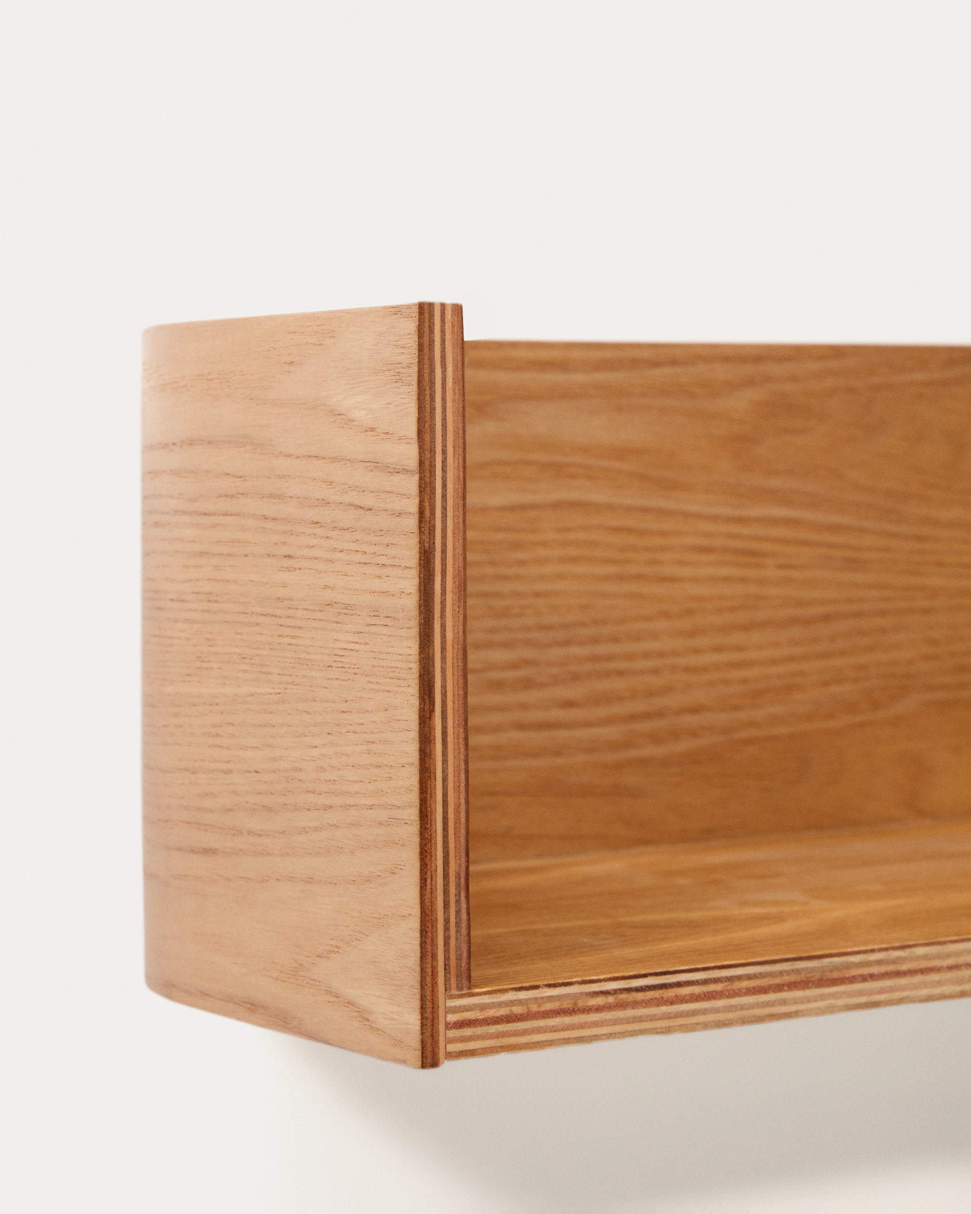 Octavia shelf made of ash plywood FSC Mix Credit 90 x 20 cm - Detail
