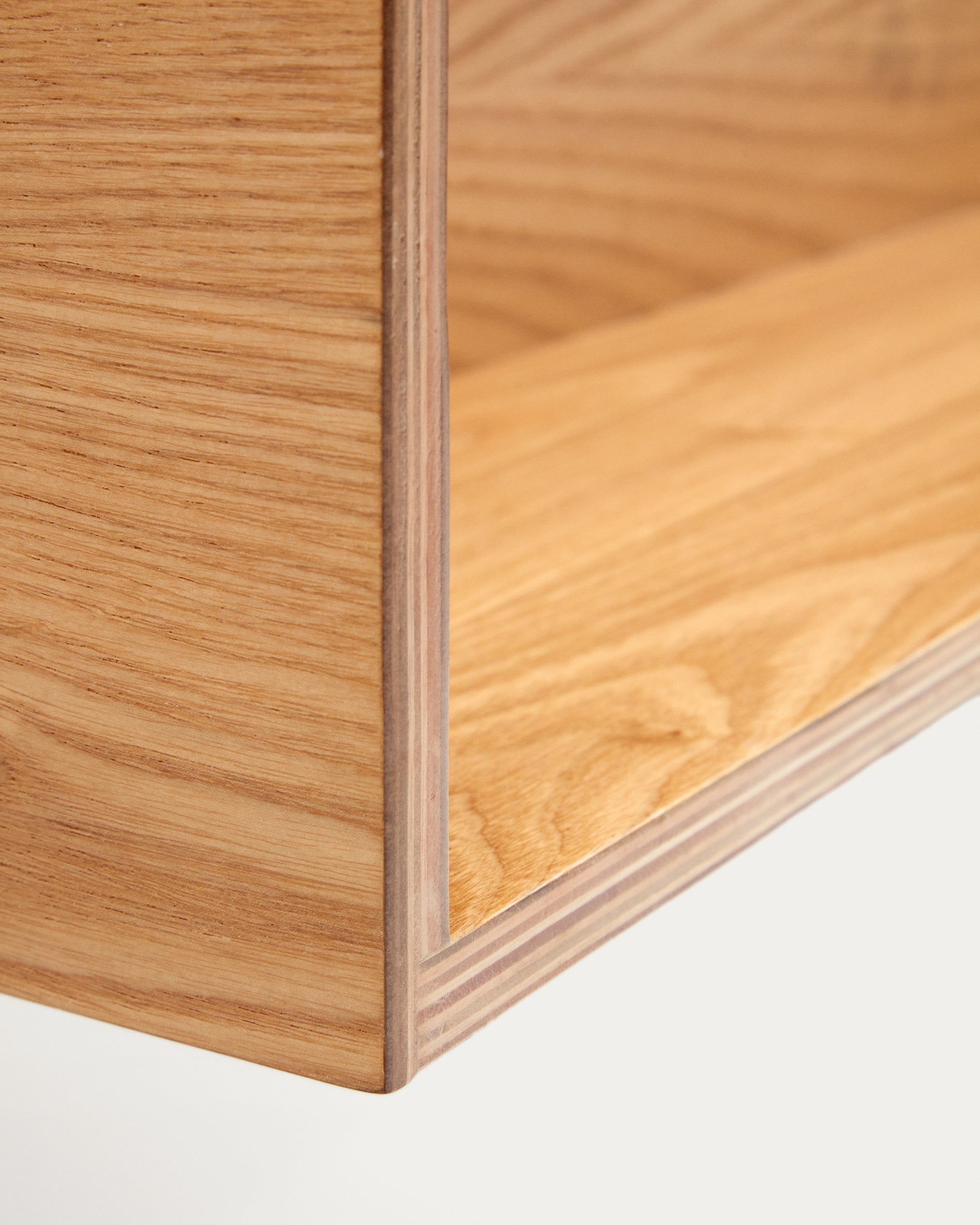 Octavia shelf made of ash plywood FSC Mix Credit 120 x 20 cm - Detail
