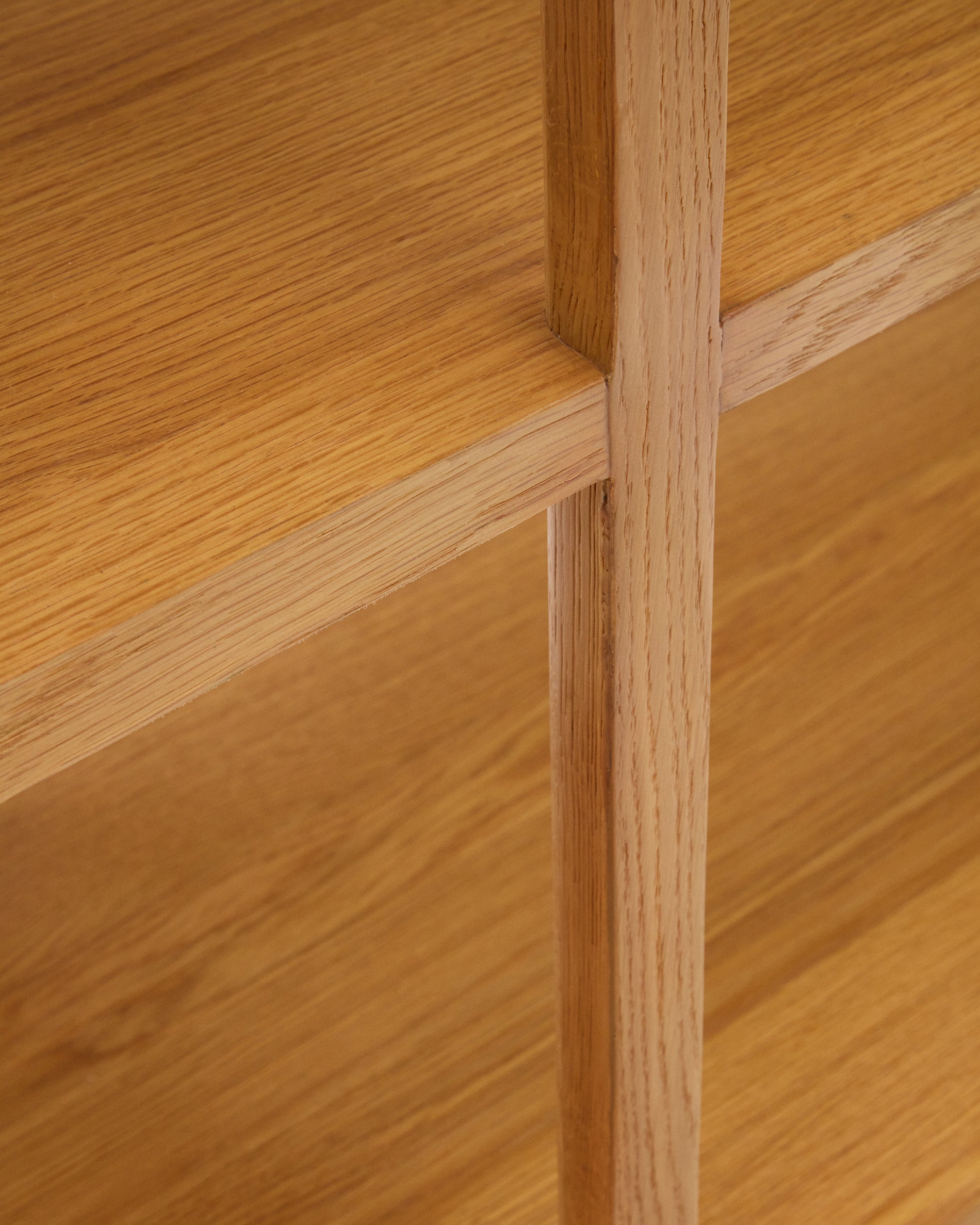 Maymai shelf with solid oak structure 180 x 81 cm - Detail