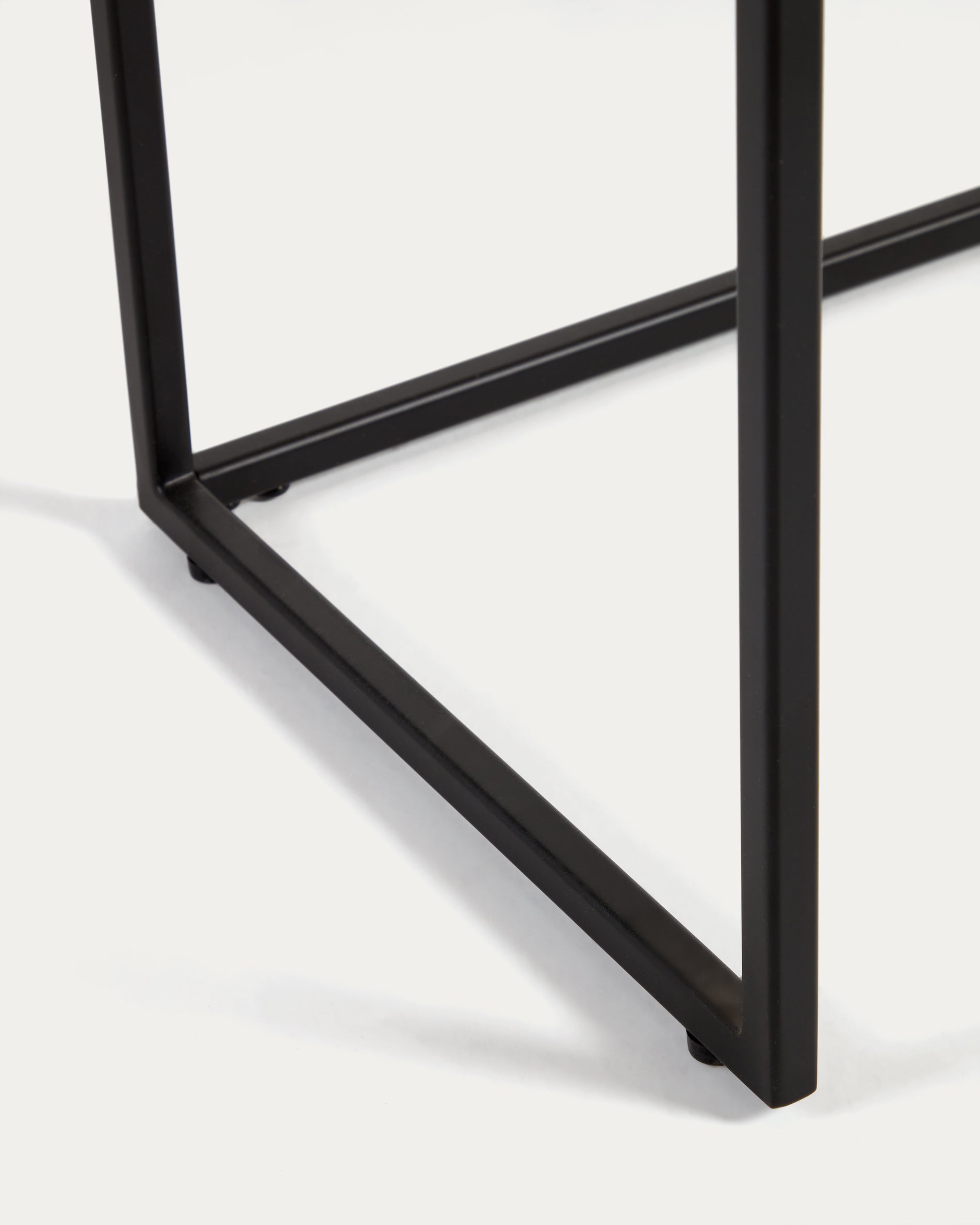 Yoana console table with oak wood veneer and painted black metal structure, 120 x 80 cm - Detail