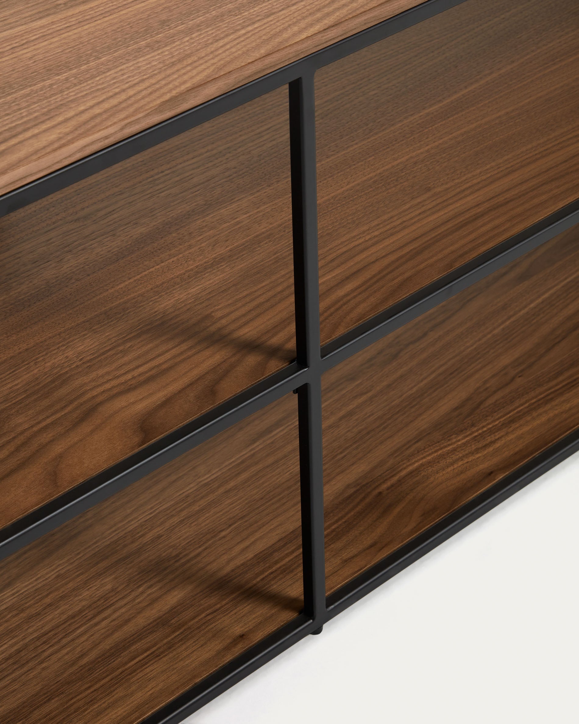 Yoana TV stand with a walnut veneer and painted black metal structure, 160 x 40 cm - Detail