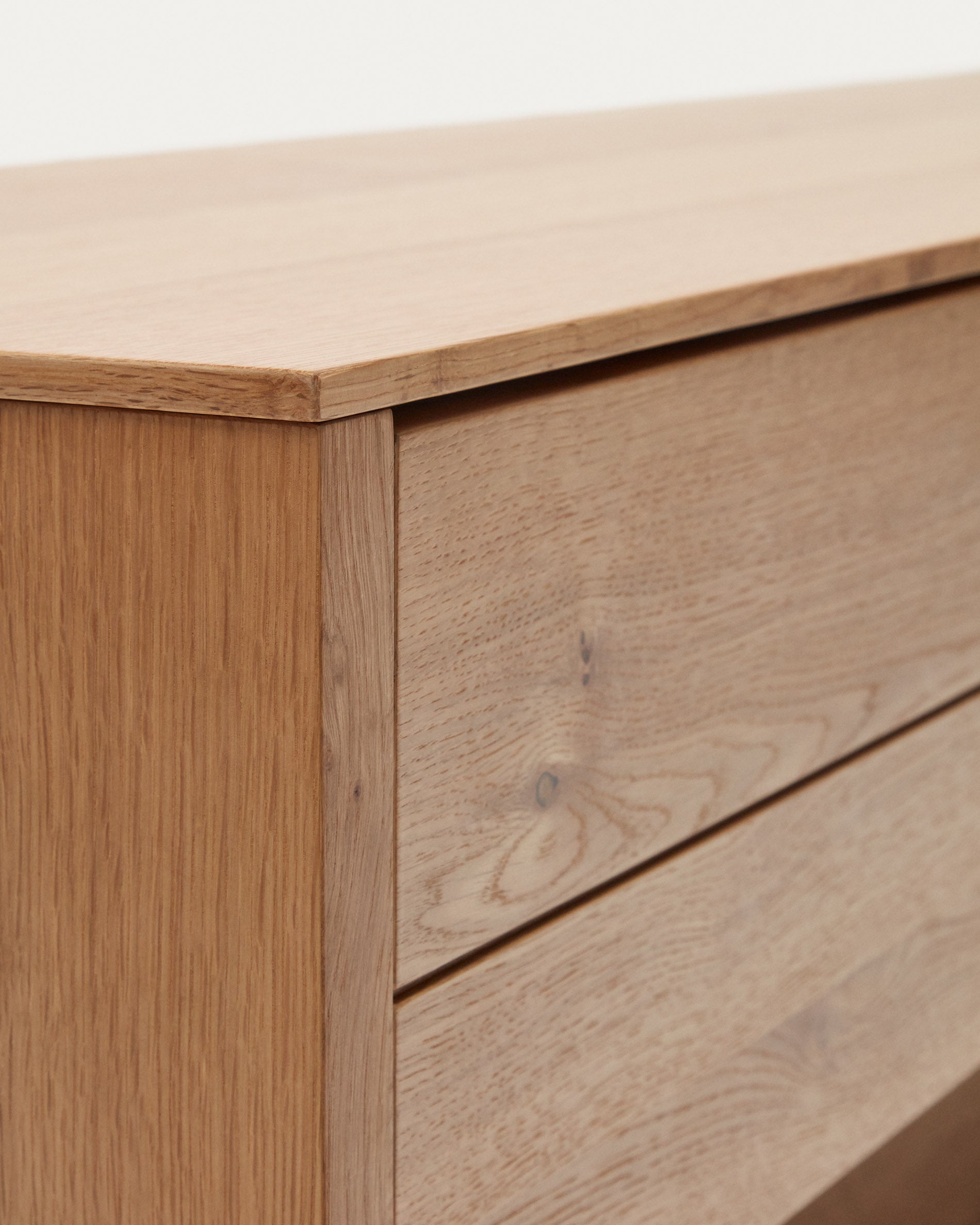 Alguema TV stand with 3 drawers in oak veneer with natural finish, 200 x 51 cm - Detail