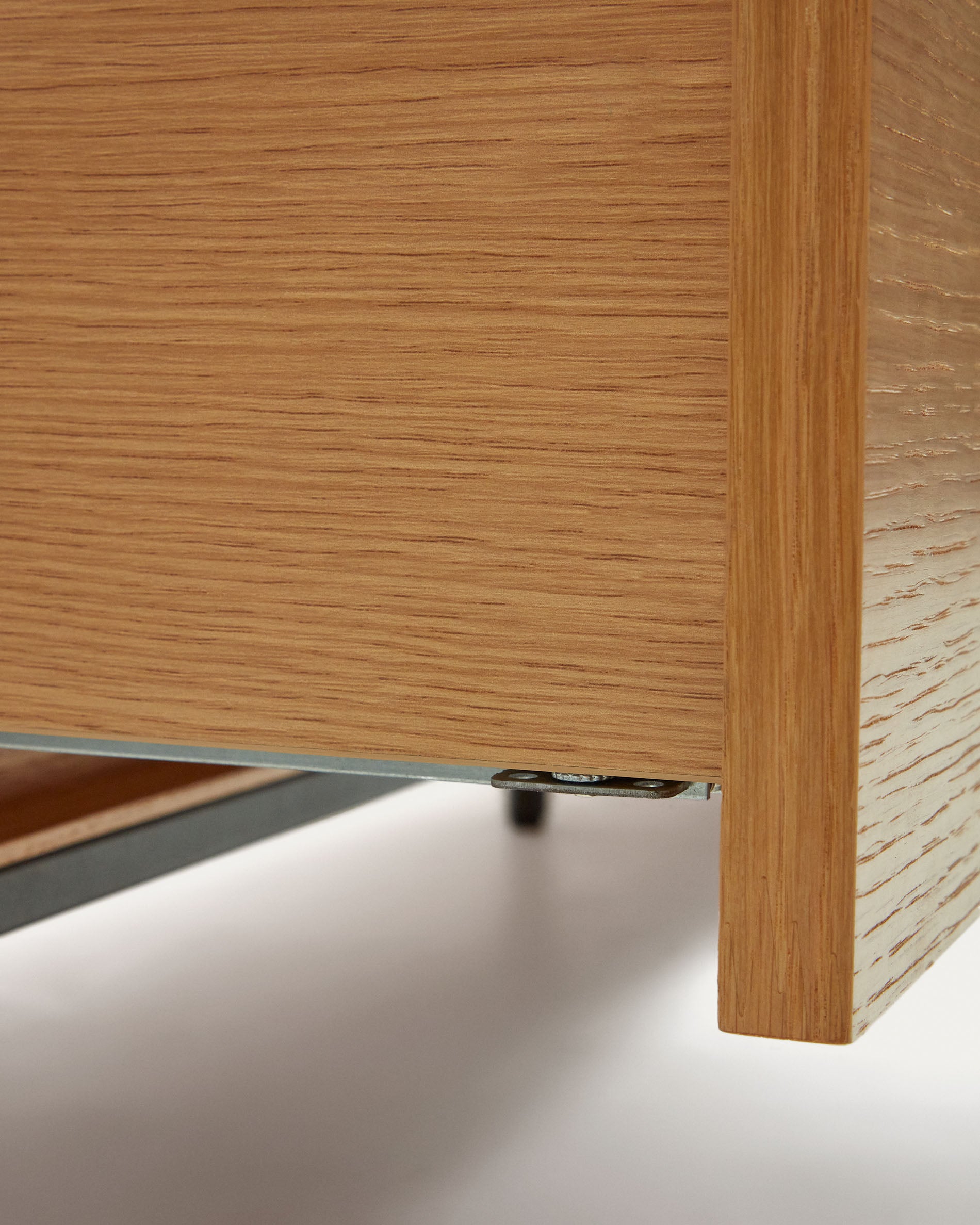 Vedrana 3 drawer TV stand in oak veneer with black steel legs, 195 x 35 cm - Detail