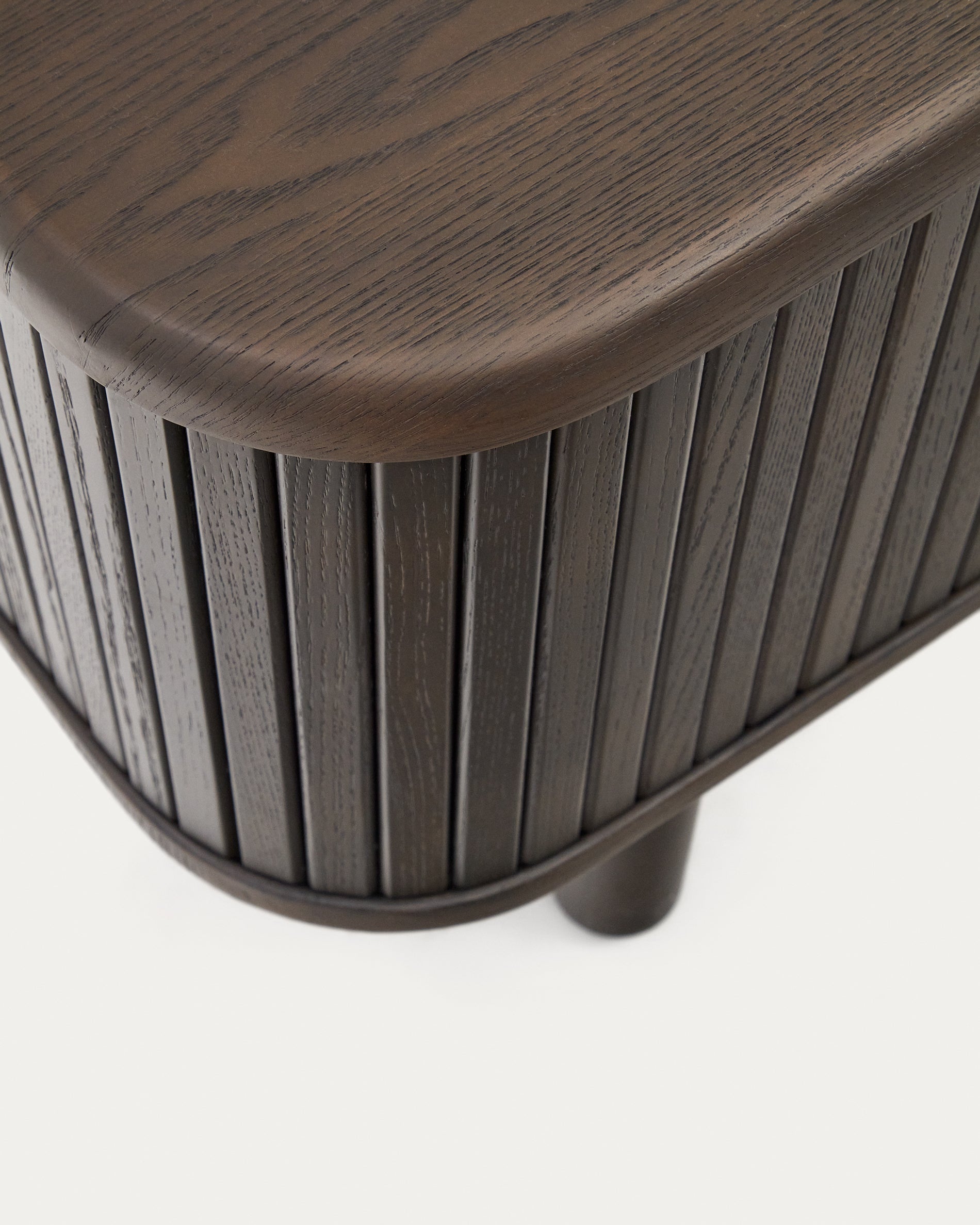 Mailen 2 door TV stand in ash veneer with a dark finish 120 x 50 cm - Detail
