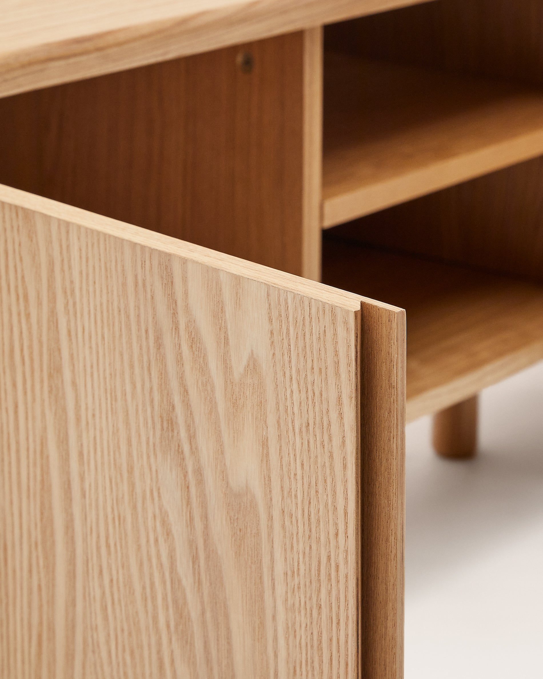 Salaya TV stand in ash plywood FSC Mix Credit, 200 cm x 52 cm - Detail