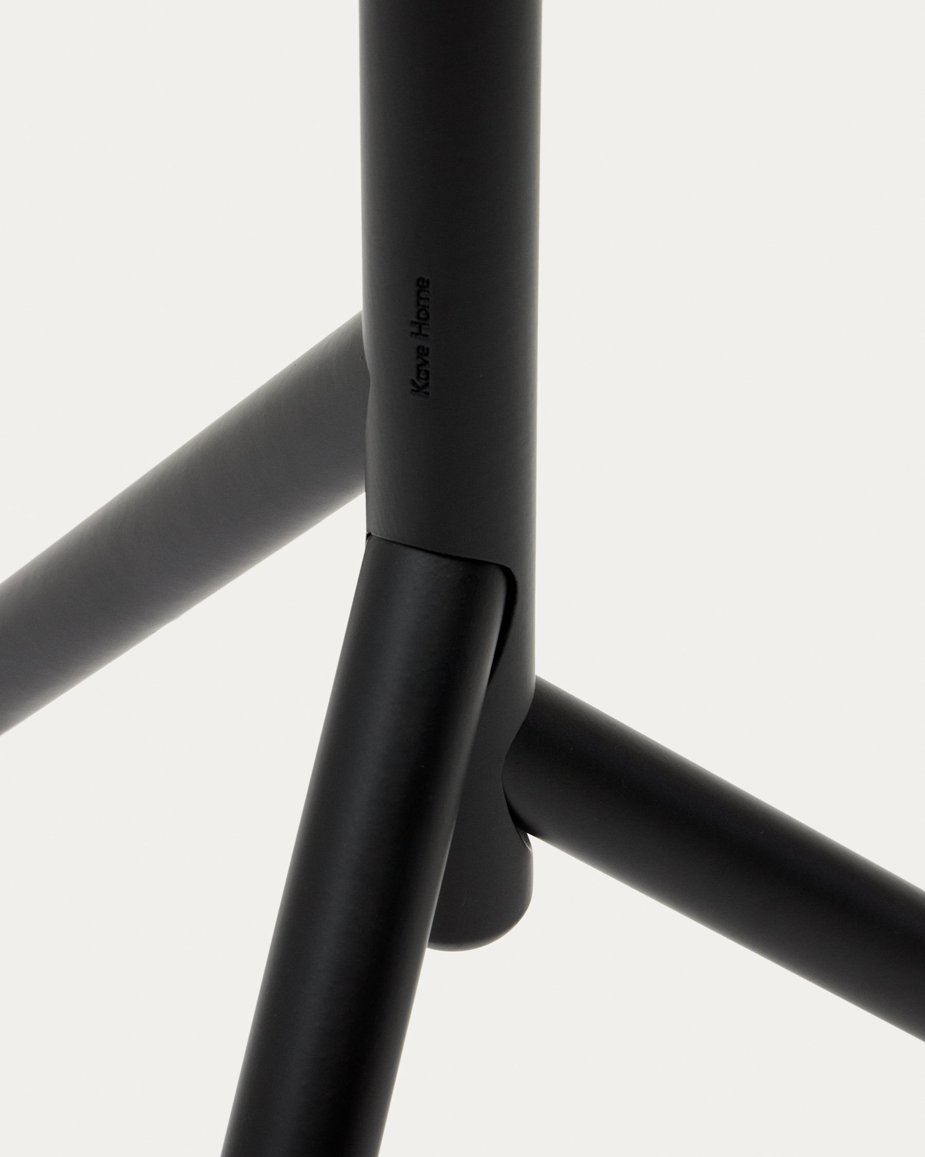 Nadue coat rack in solid beech wood with black finish 163 cm - Detail