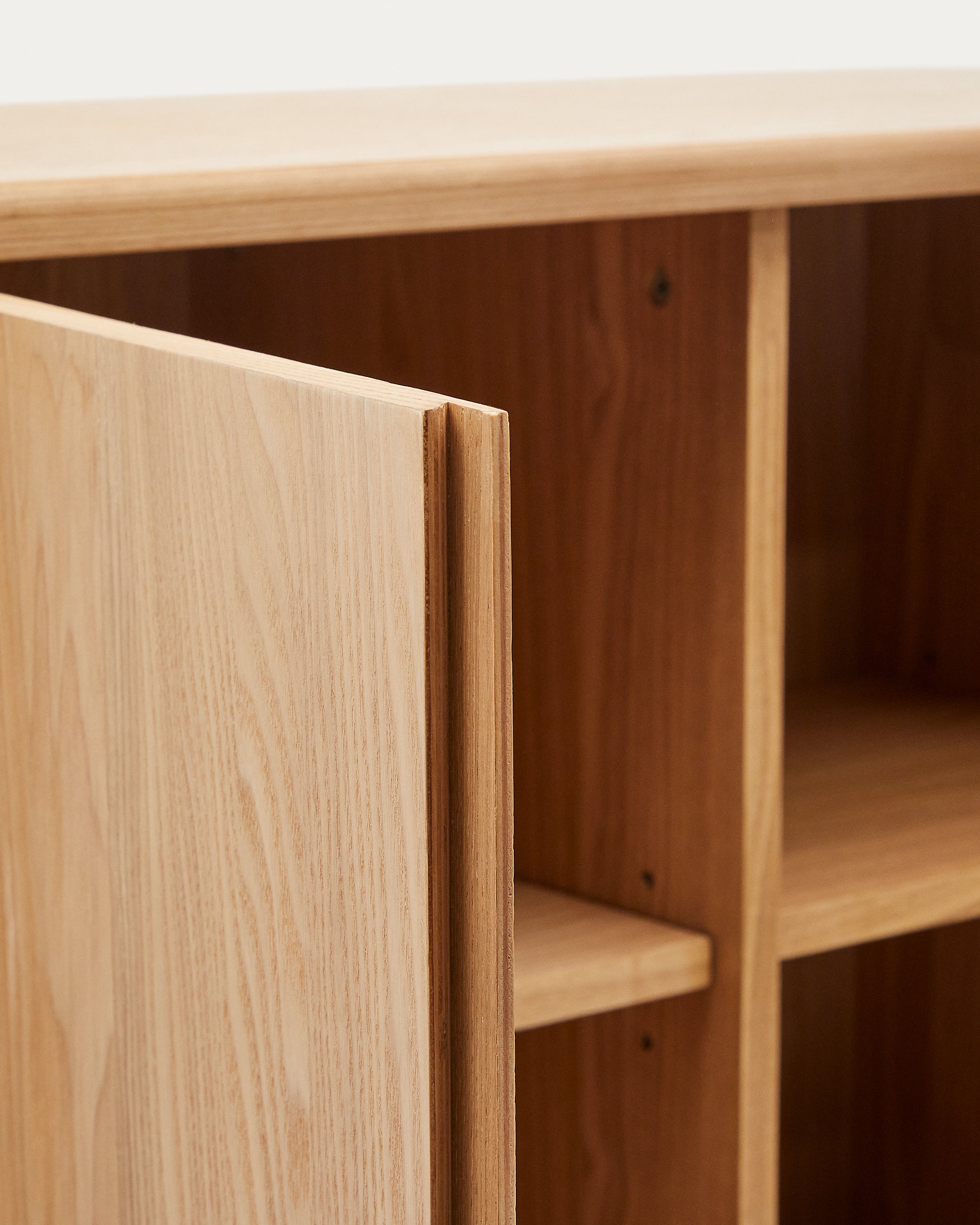 Salaya tall sideboard in ash plywood FSC Mix Credit, 100 x 134 cm - Detail