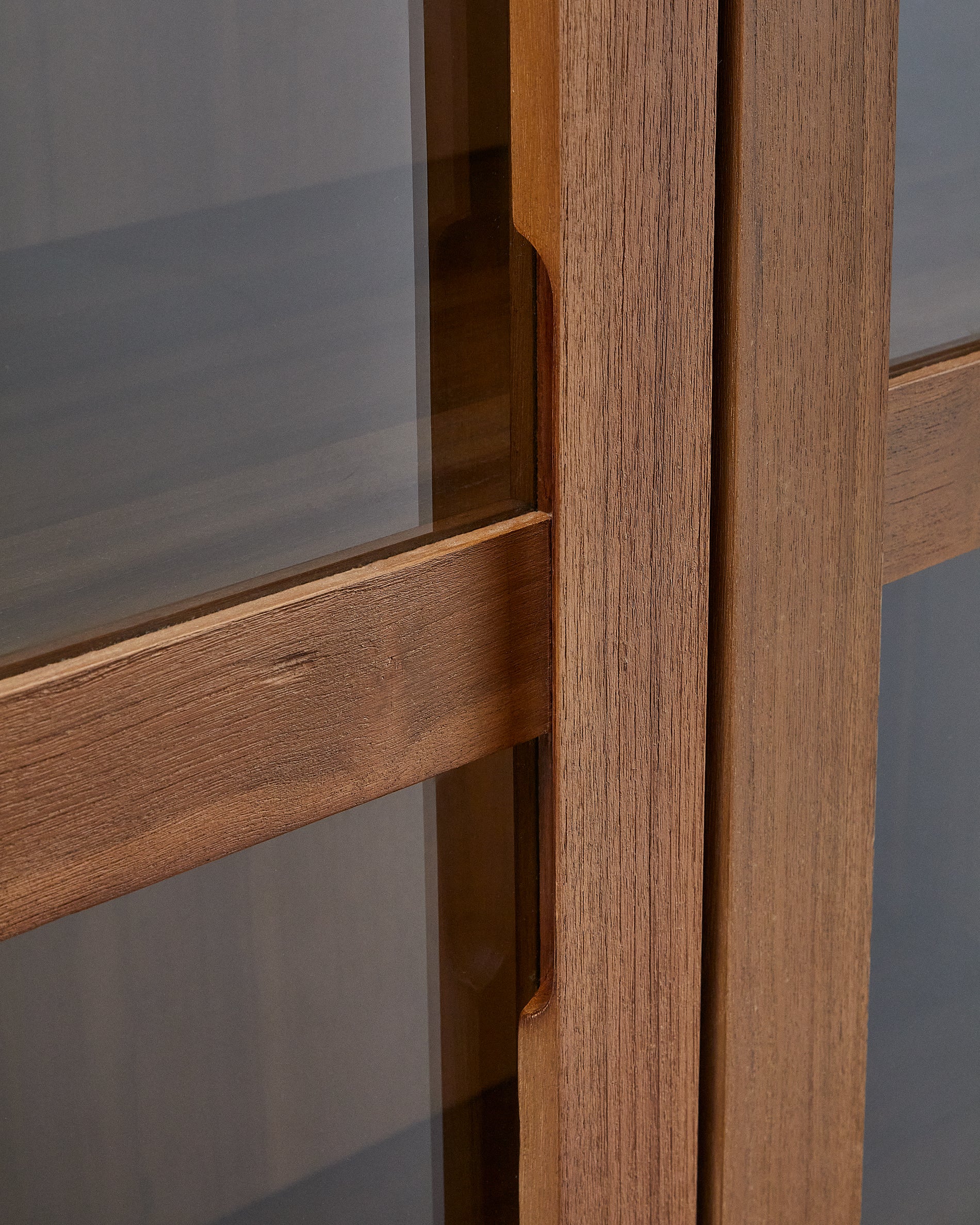 Sashi cabinet made in solid teak wood 110 x 185 cm - Detail