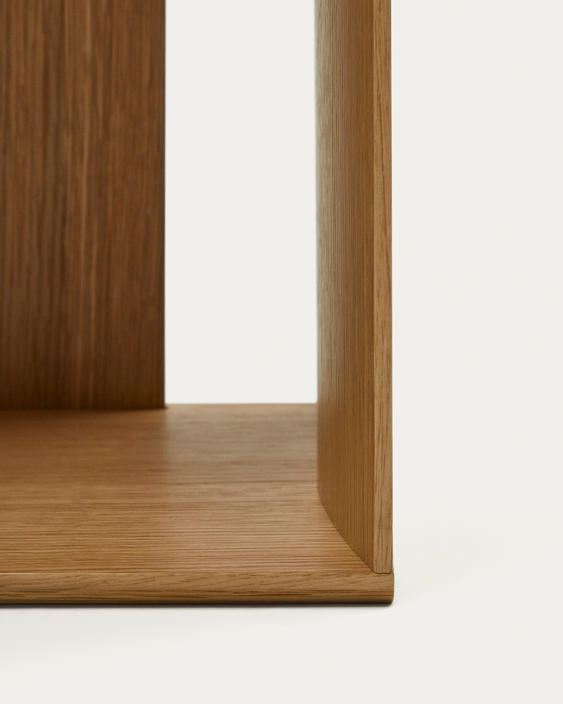 Litto set of 6 modular shelving units in oak wood veneer, 101 x 152 cm - Detail