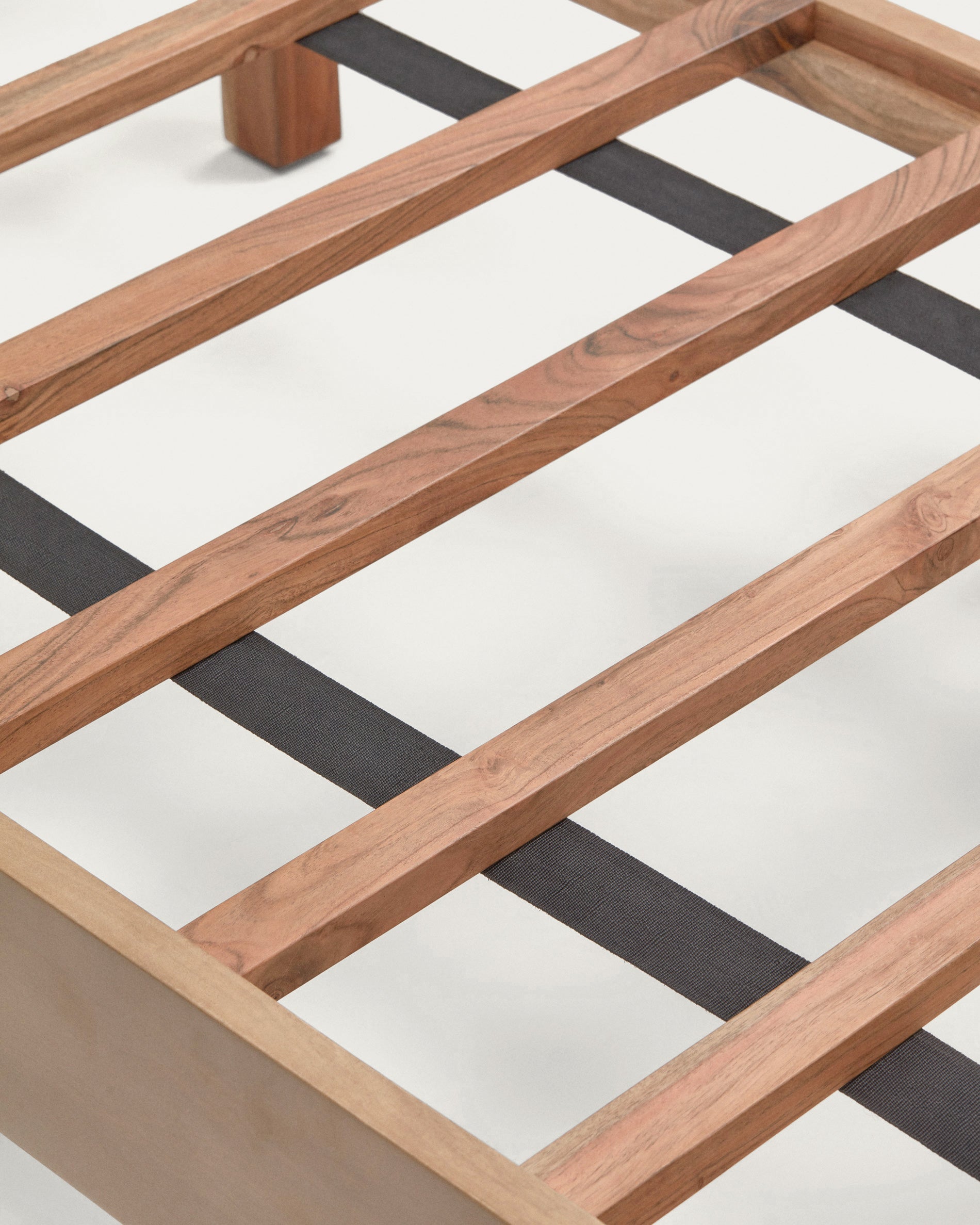 Licia bed made from solid mango wood and black painted metal, for a 160 x 200 cm mattress - Detail