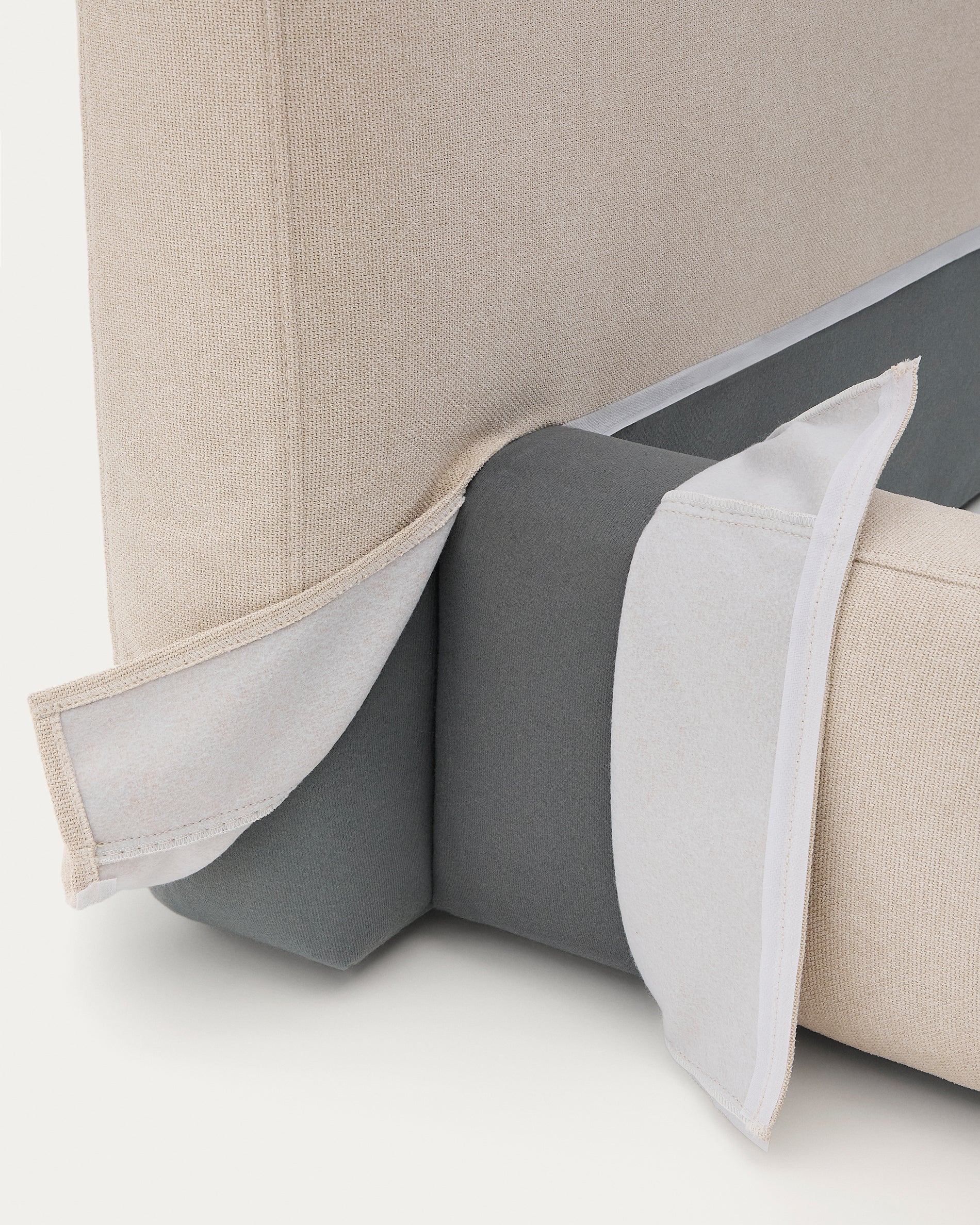 Beige Blok bed with removable covers for 160 x 200 cm mattress FSC Mix Credit - Detail